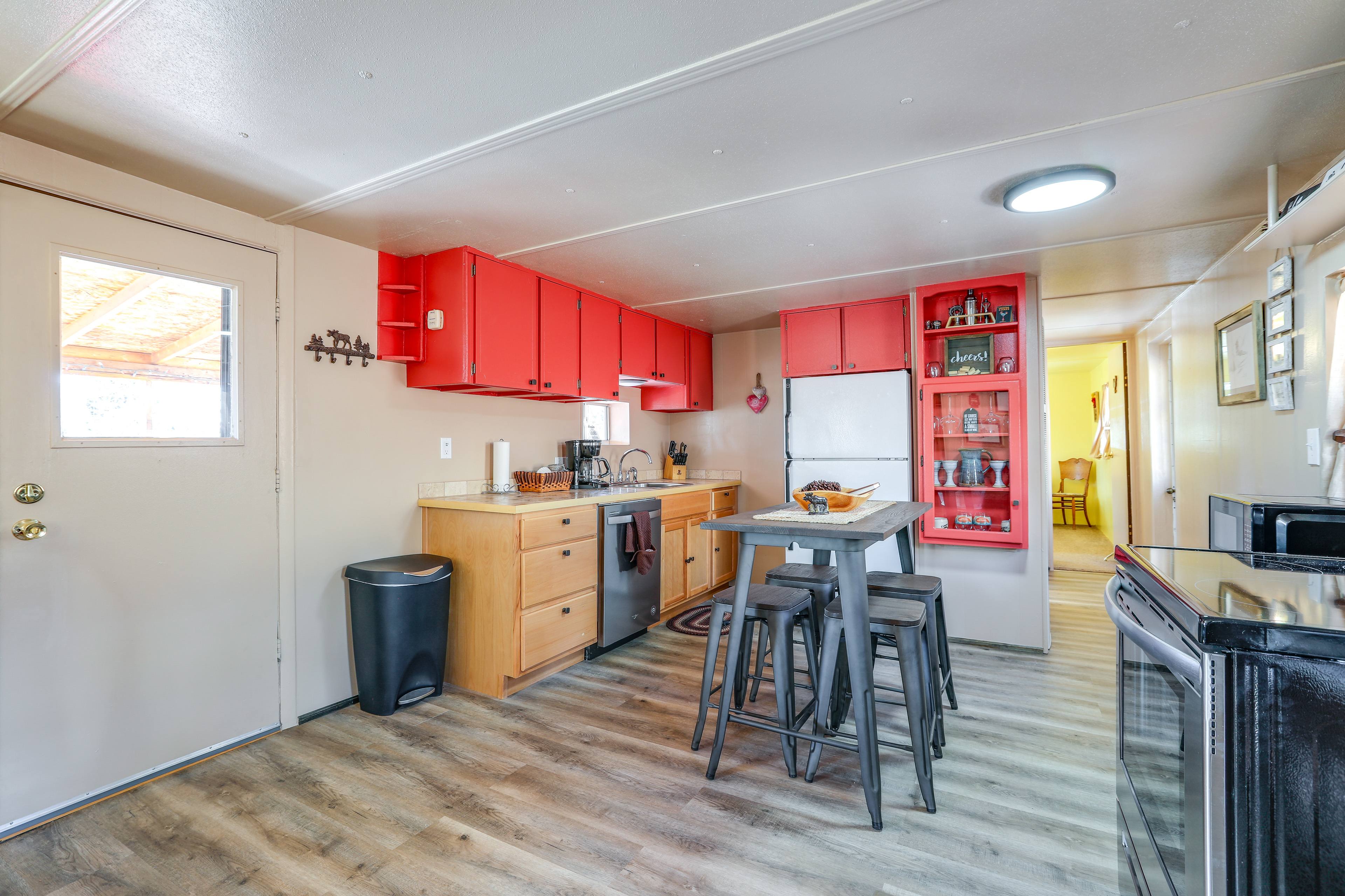 Kitchen & Dining Area