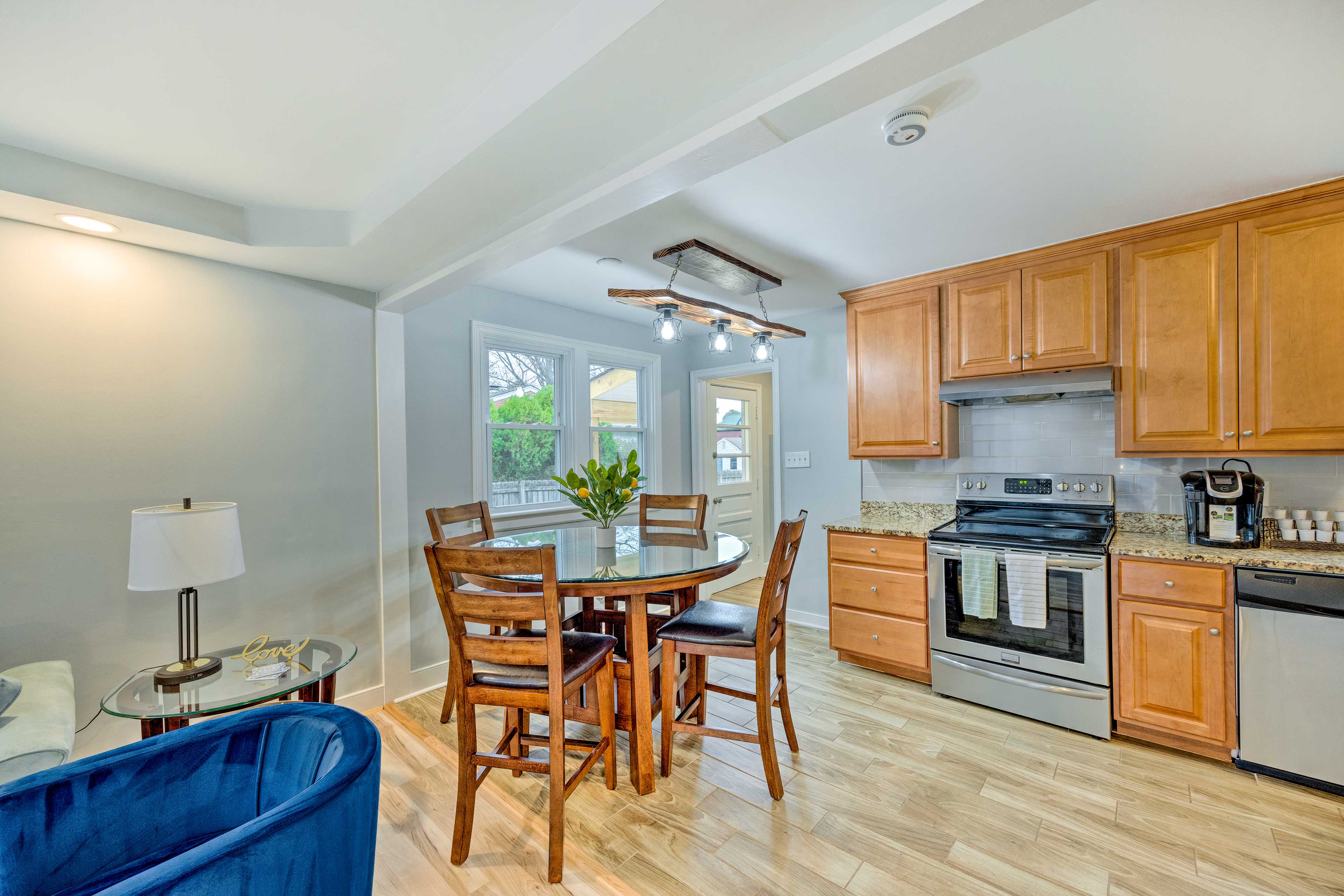 Dining Area | Dishware/Flatware Provided