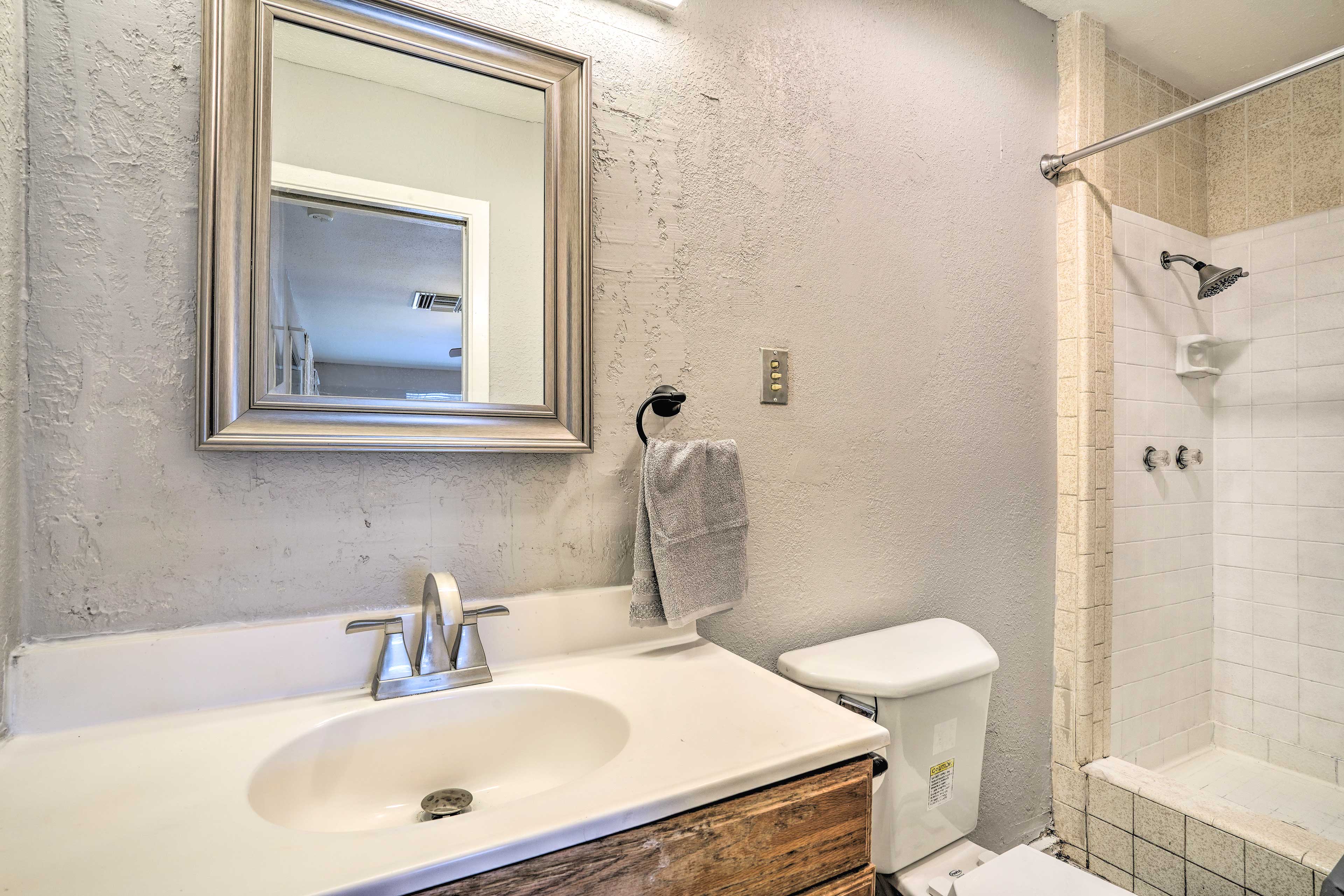 En-Suite Bathroom | Towels Provided | Complimentary Toiletries