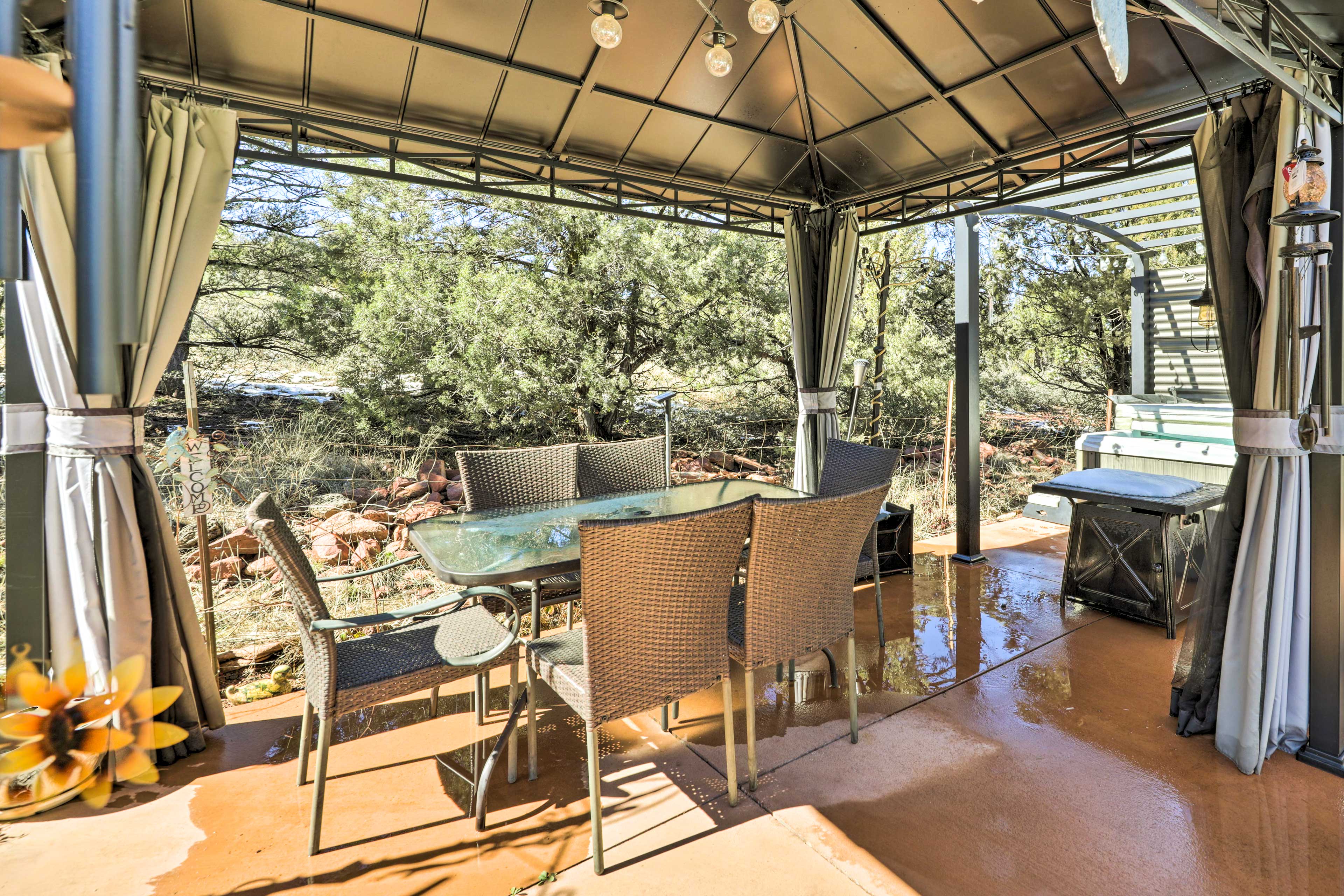 Outdoor Dining Area | Hot Tub