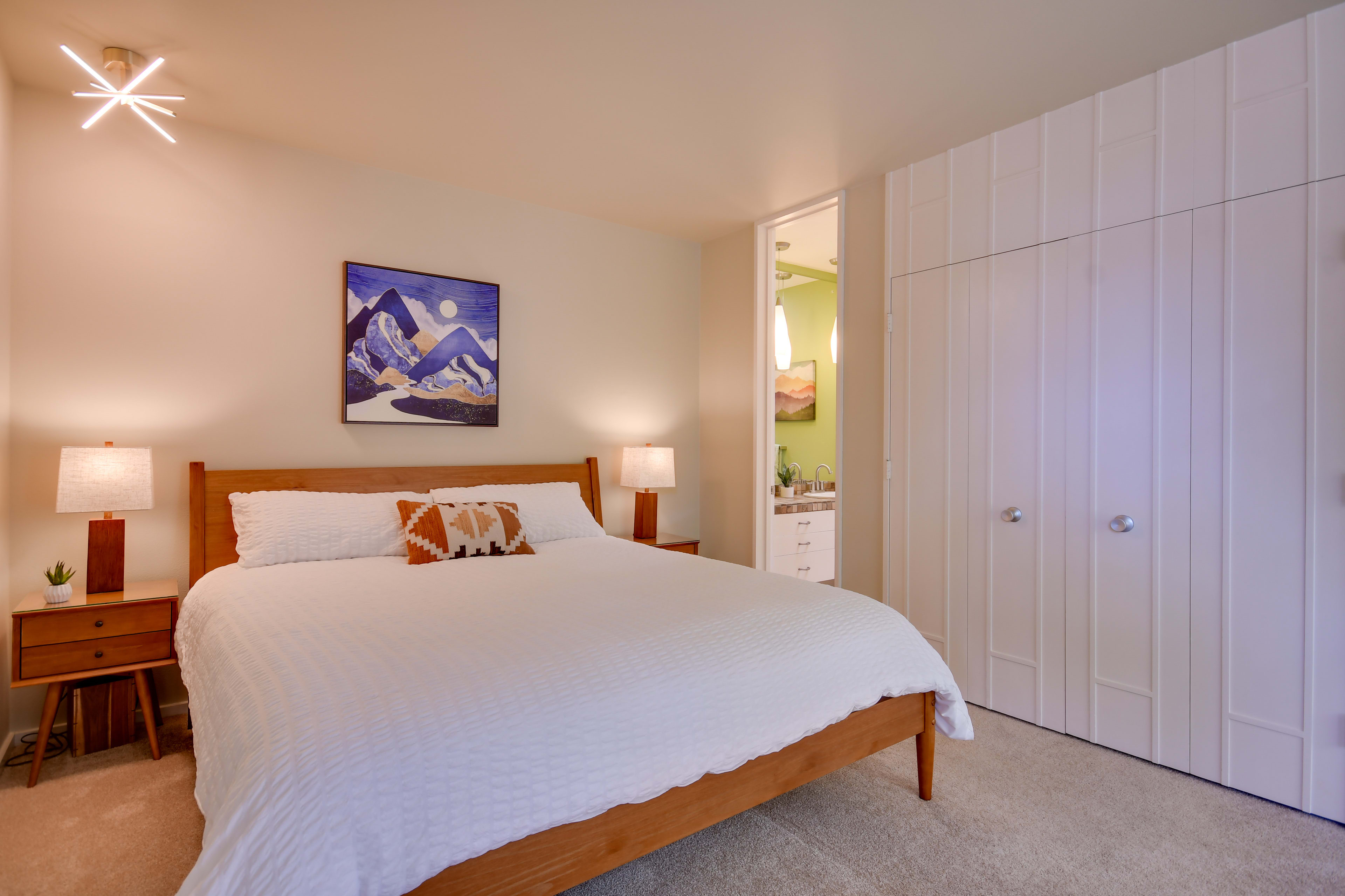 Bedroom 2 | King Bed | Smart TV | En-Suite Bathroom