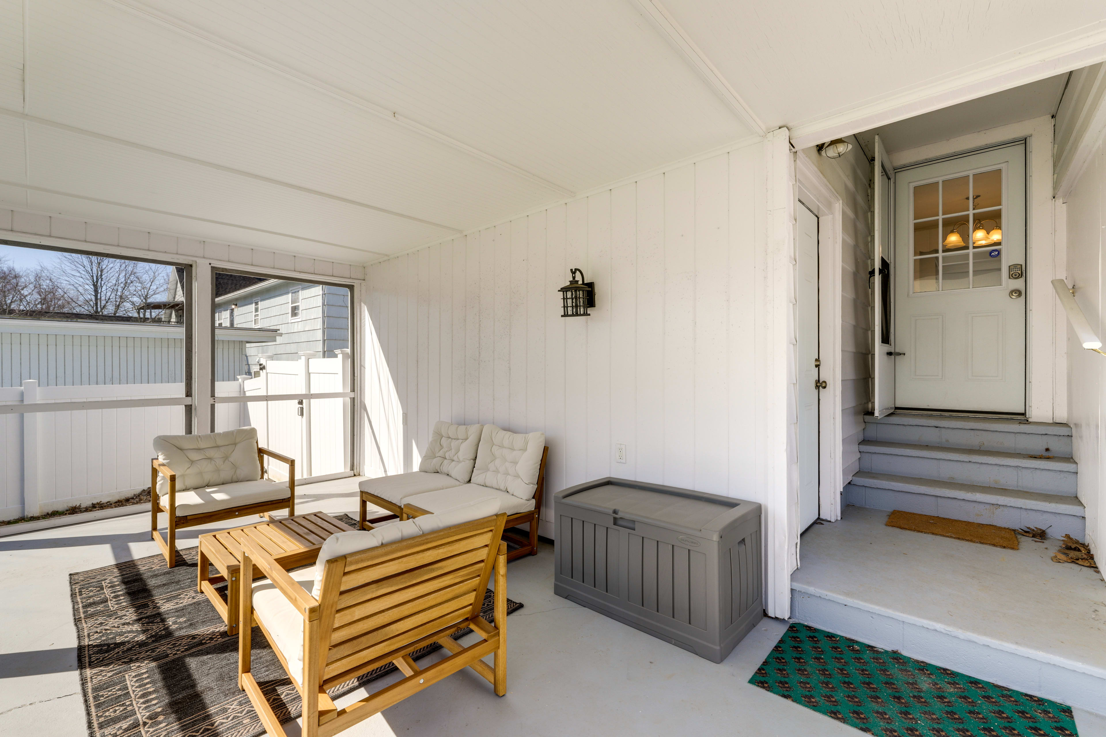 Screened-In Porch