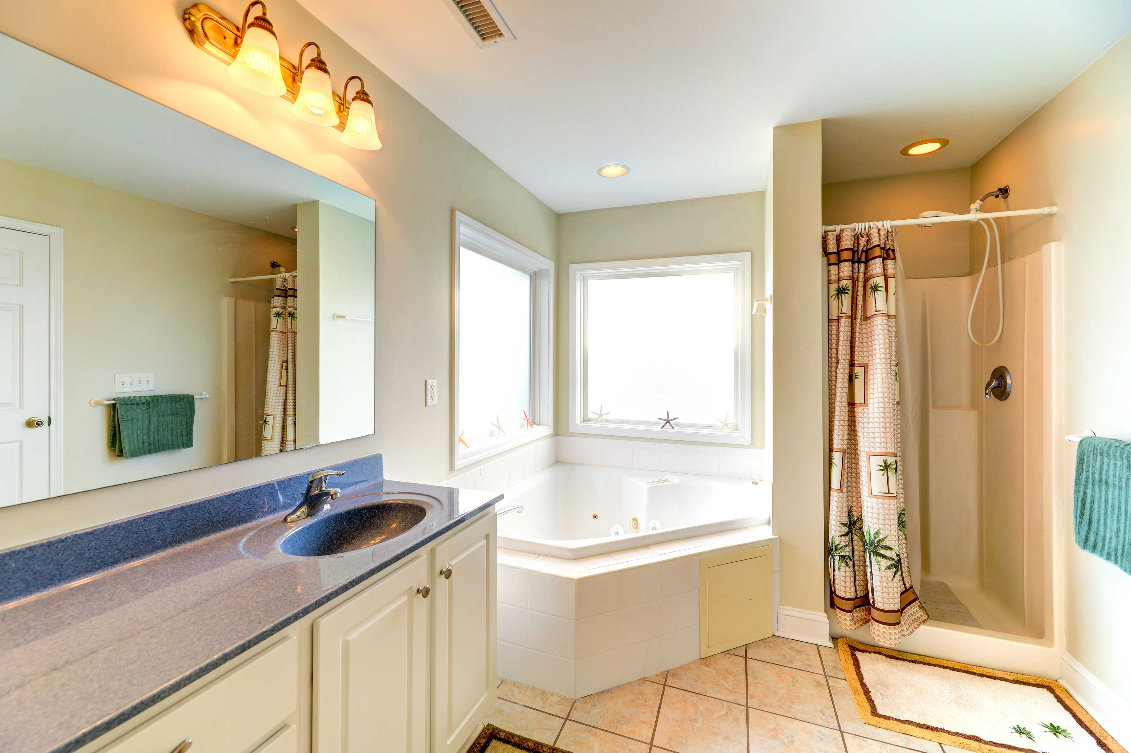 En-Suite Bathroom | 2nd Floor | Towels Provided