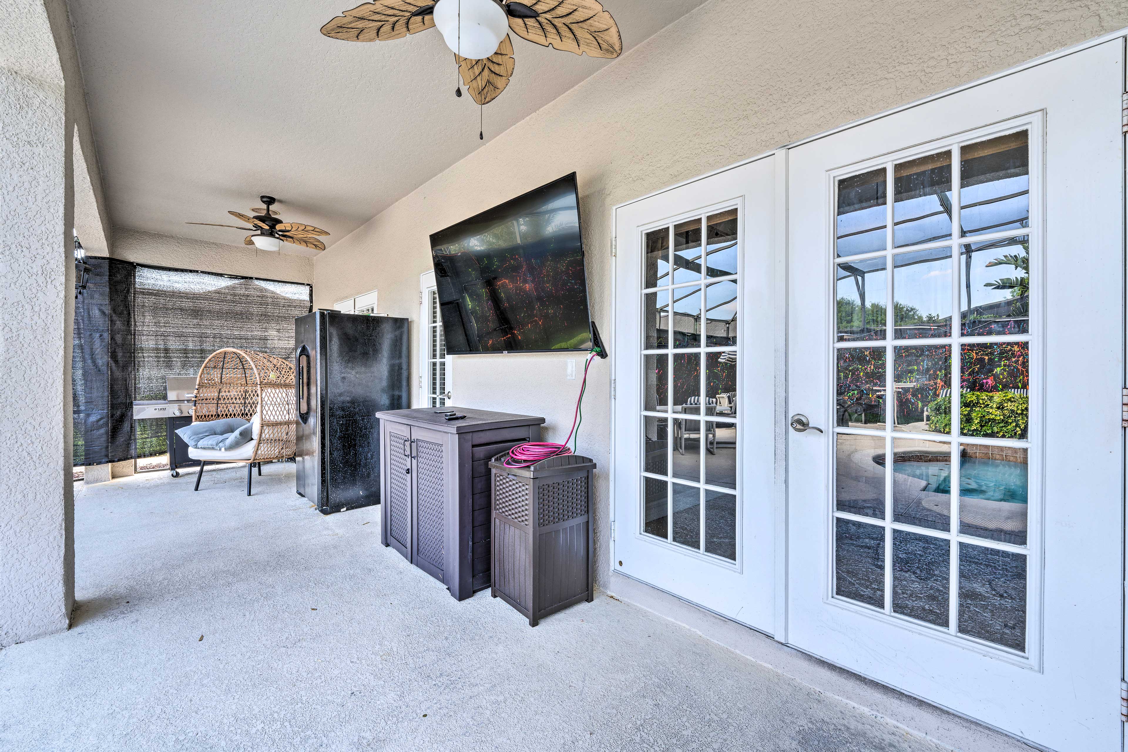 Covered Patio | Gas Grill | Refrigerator | Flat-Screen TV