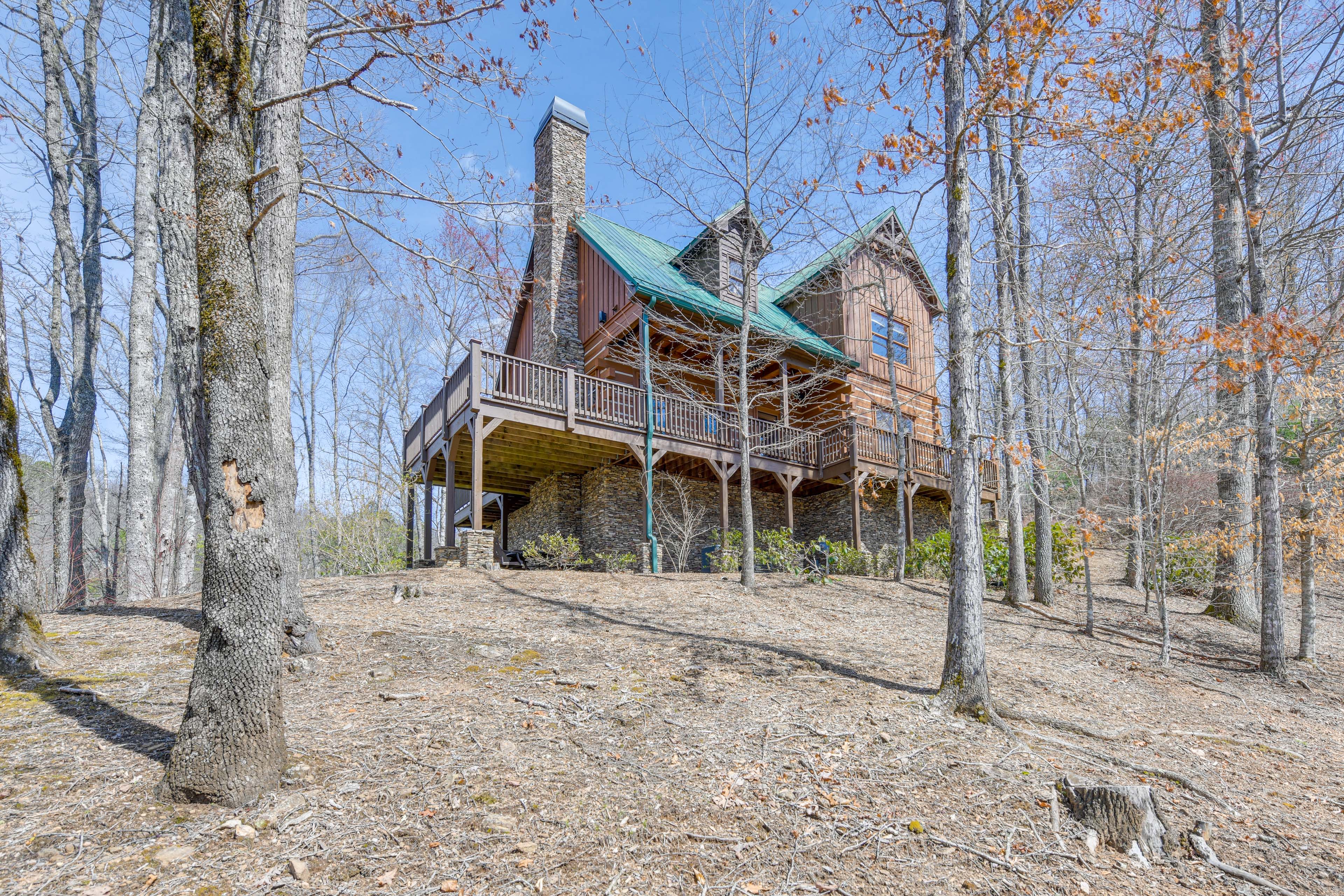 Franklin Vacation Rental | 4BR | 4BA | 3,200 Sq Ft | Staircase Required to Enter