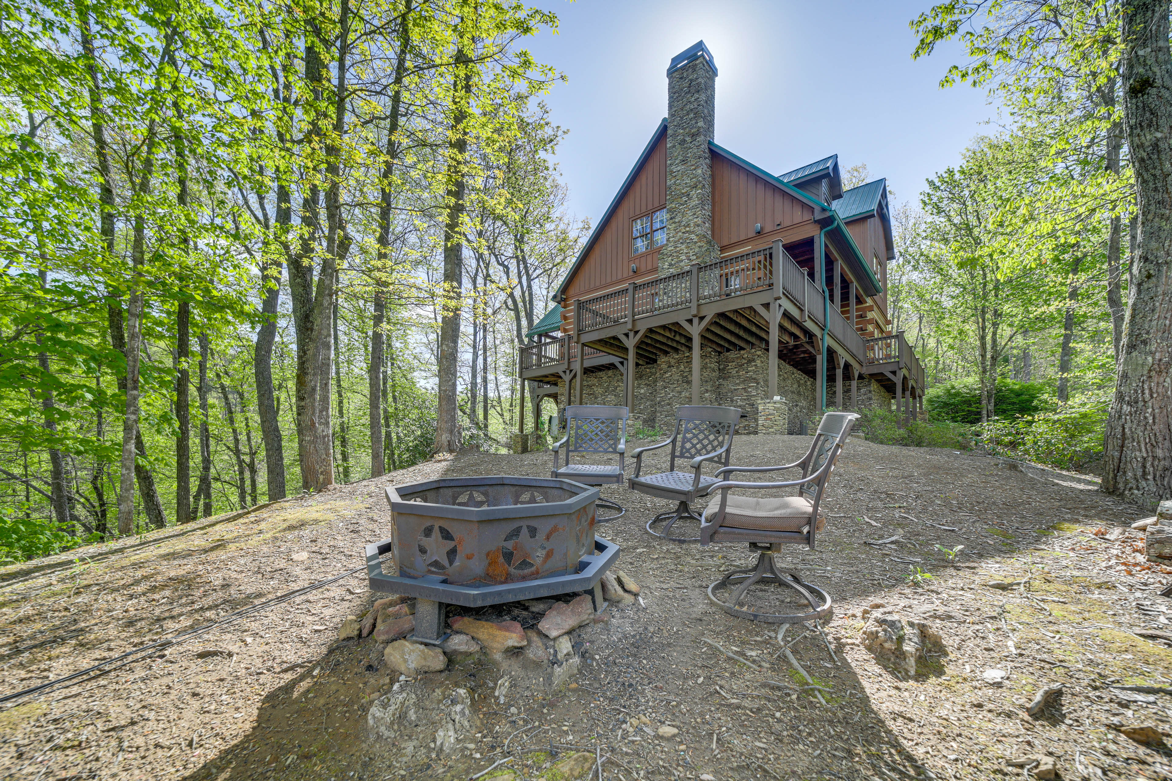 Franklin Vacation Rental | 4BR | 4BA | 3,200 Sq Ft | Staircase Required to Enter