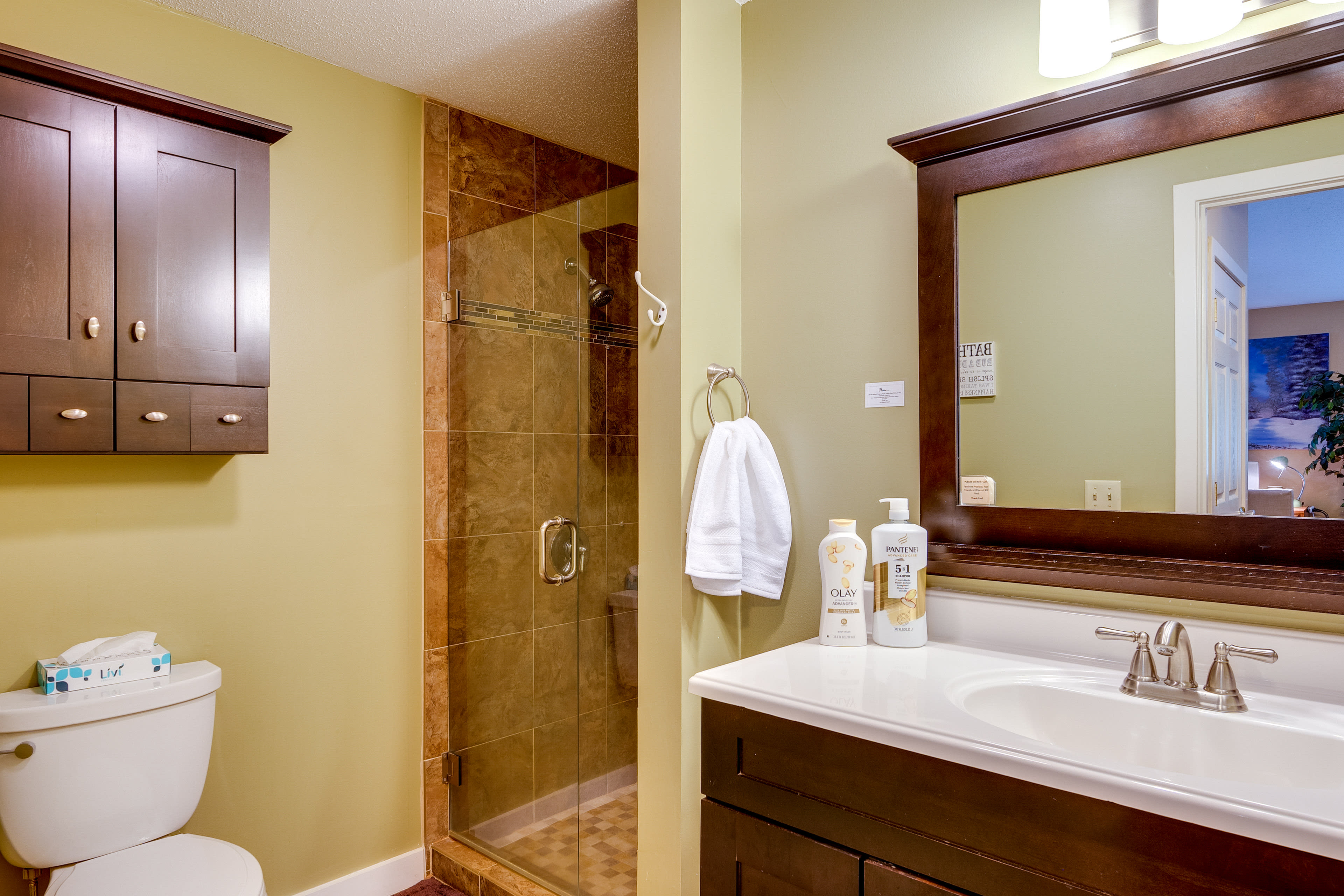 En-Suite Bathroom | Towels Provided