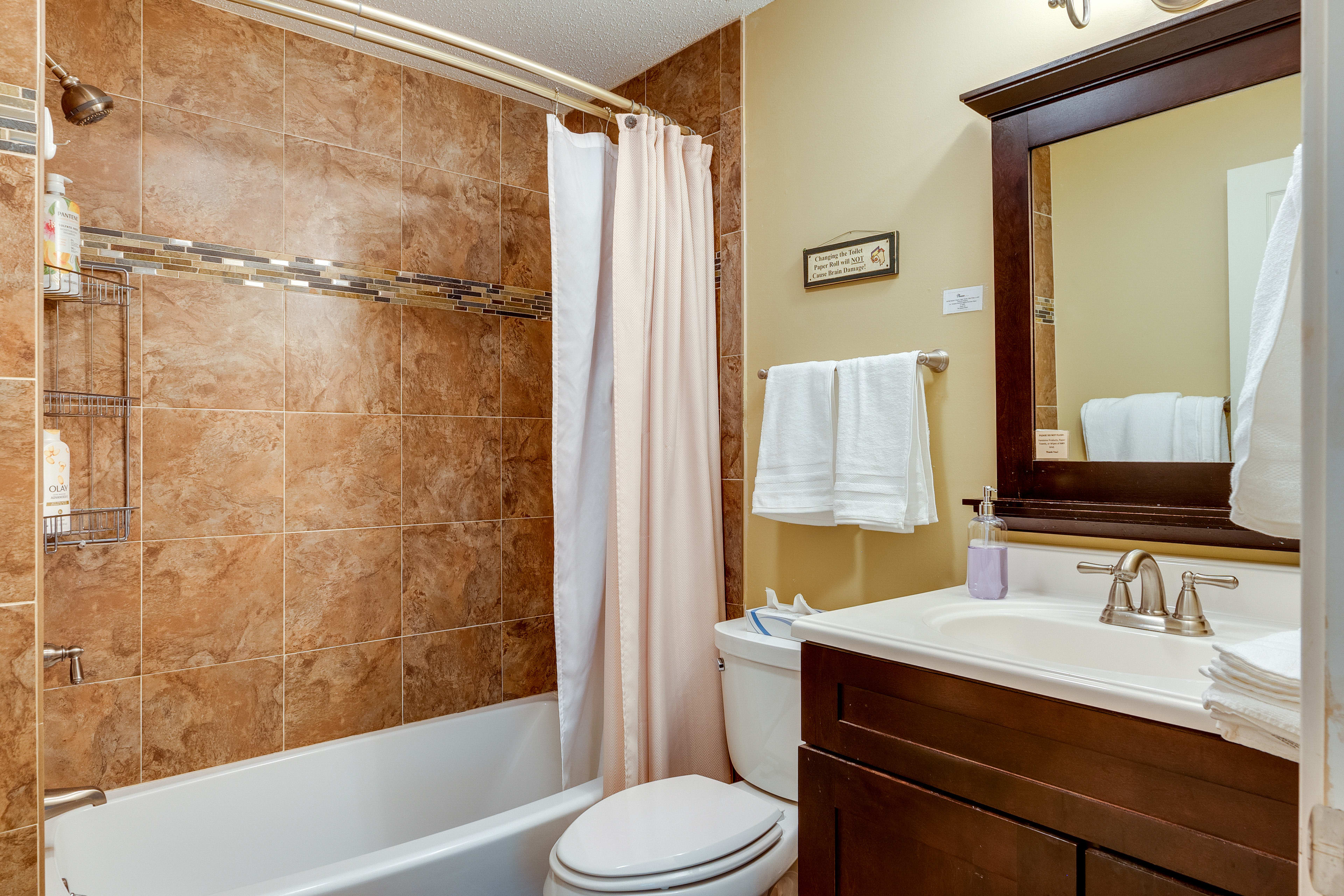 Full Bathroom | Complimentary Toiletries