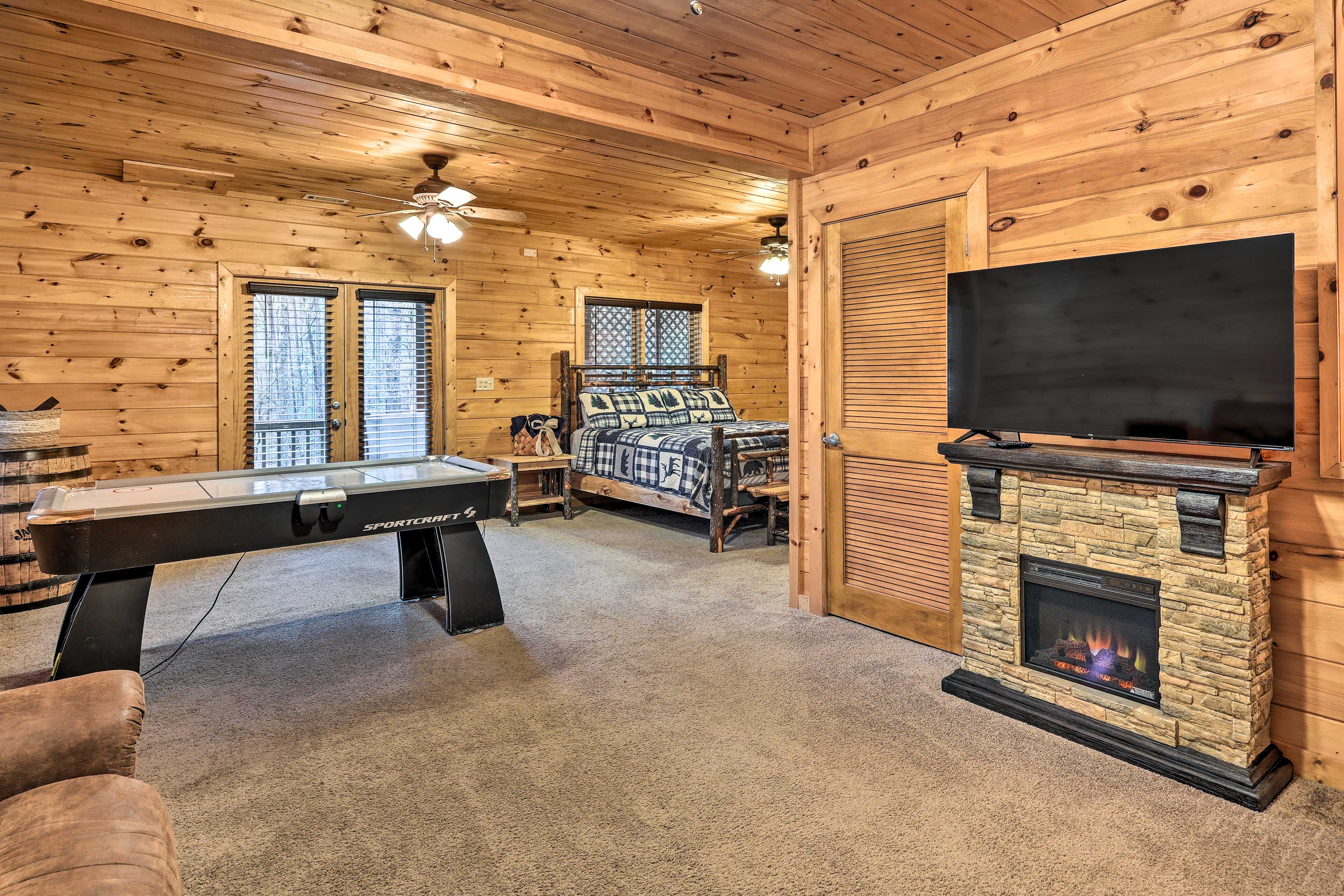 Game Room | King Bed | Smart TV | Air Hockey Table | Board Games | Books