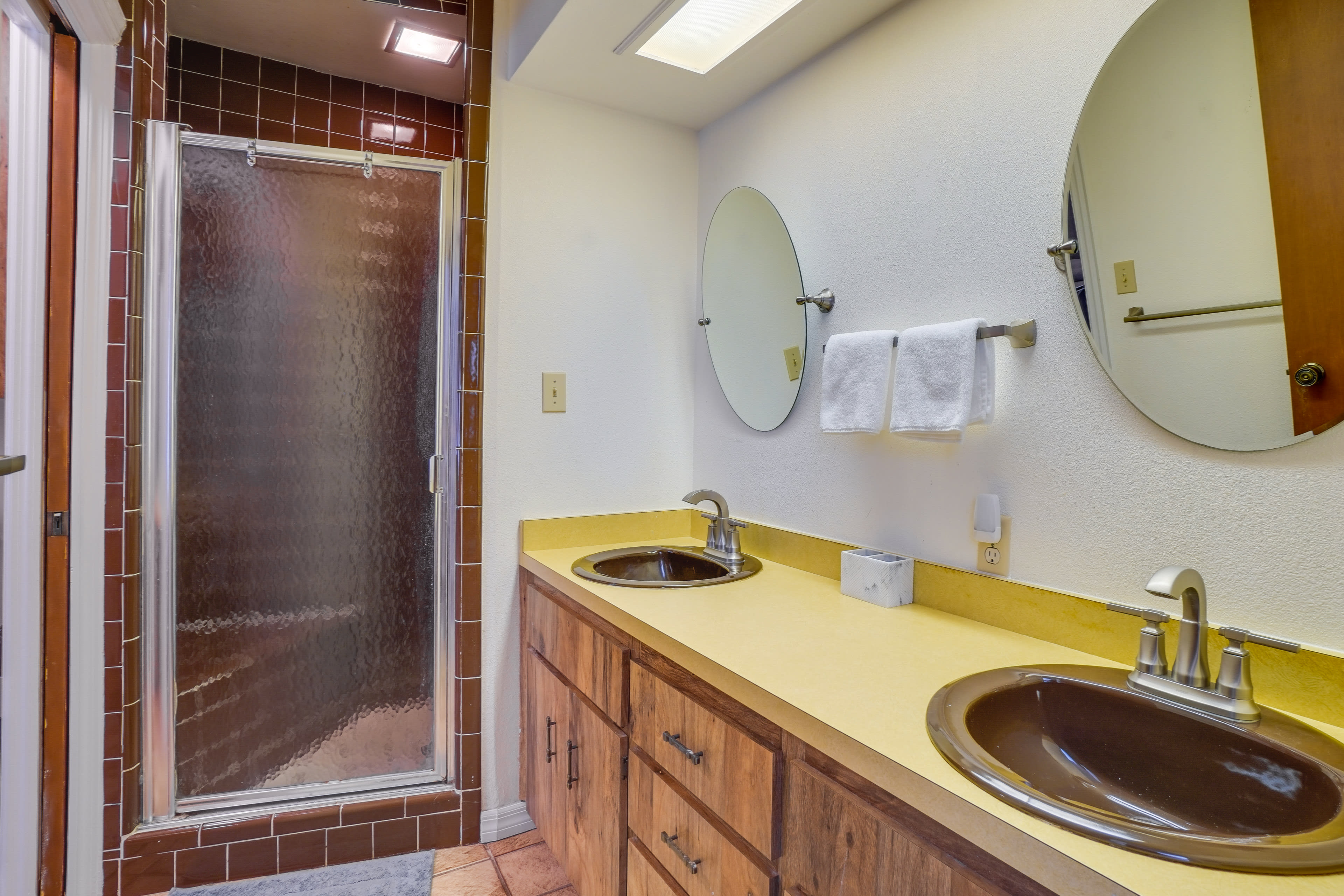 Full Bathroom | Complimentary Toiletries | 1st Floor