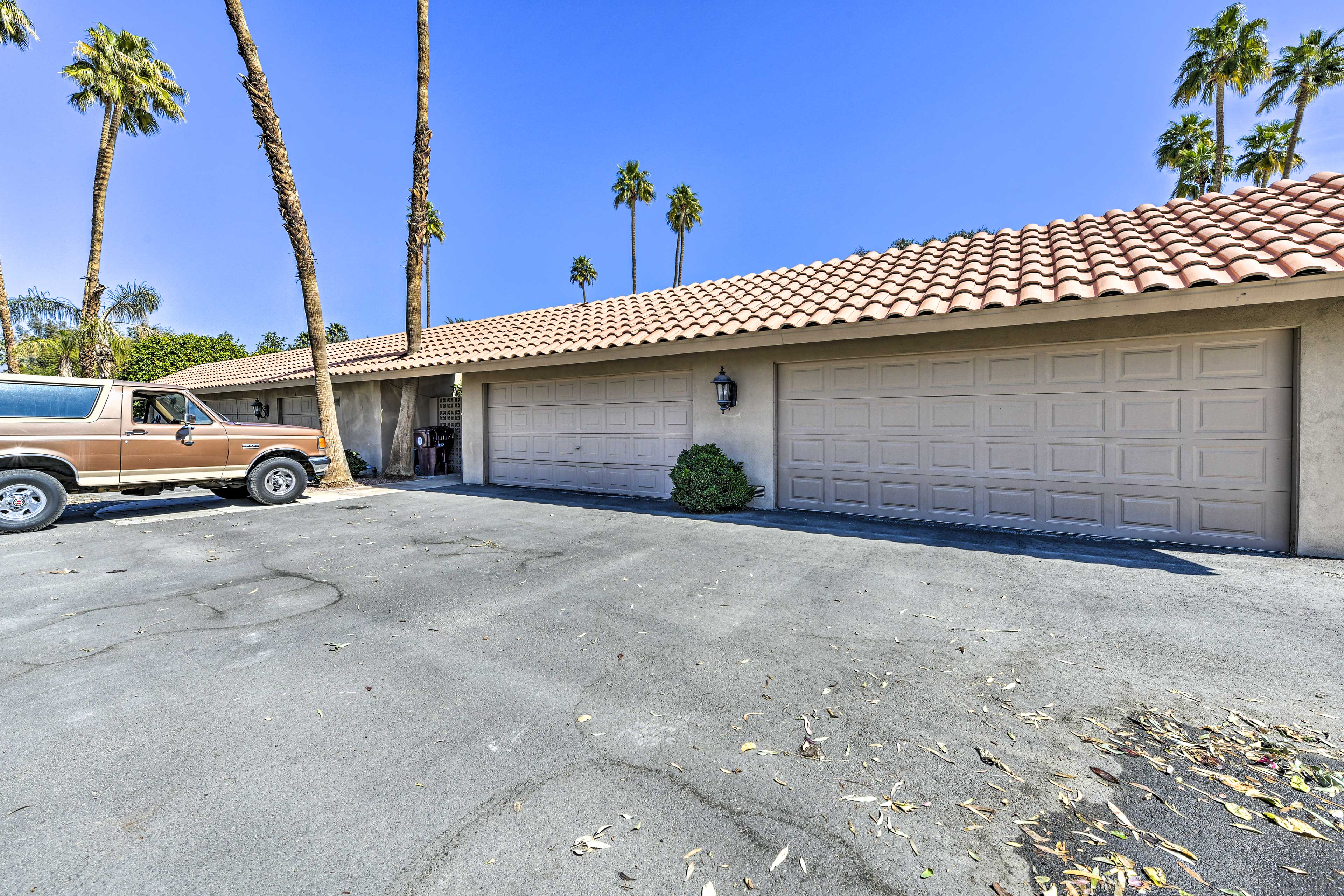 Parking | Garage (1 Vehicle) | Driveway (1 Vehicle)