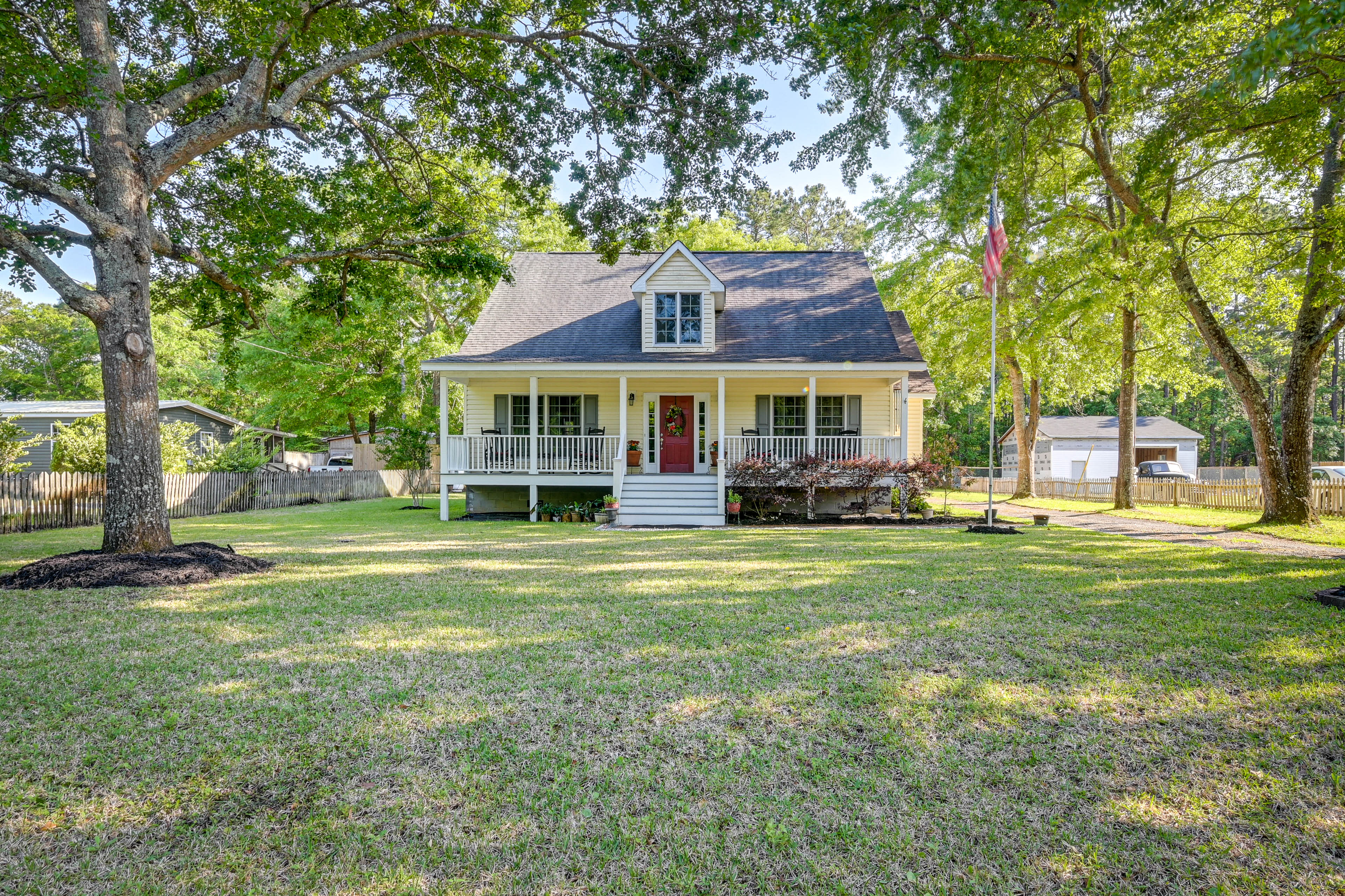 Front Yard | Rural Neighborhood