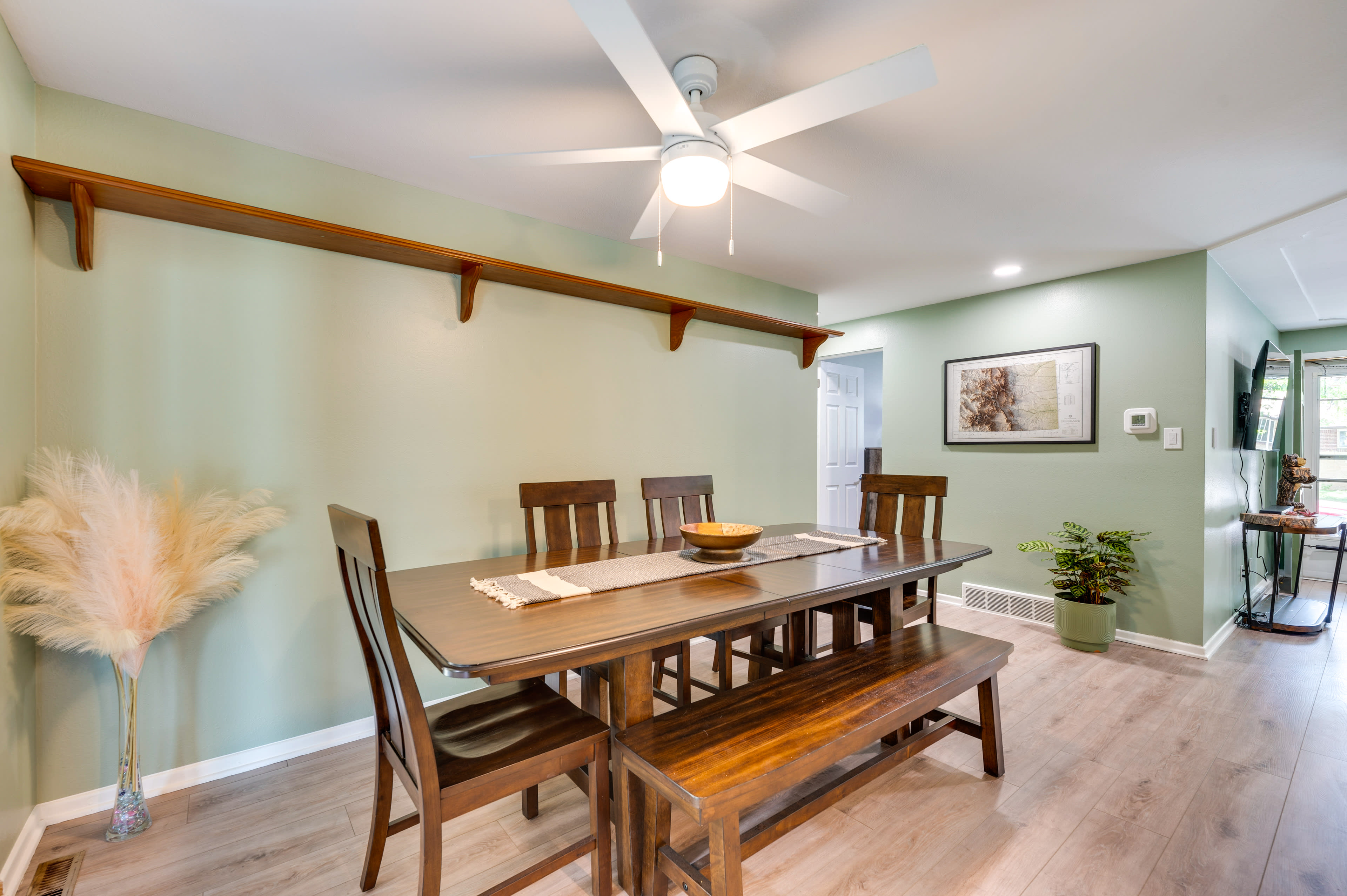 Dining Area | Dishes & Flatware Provided