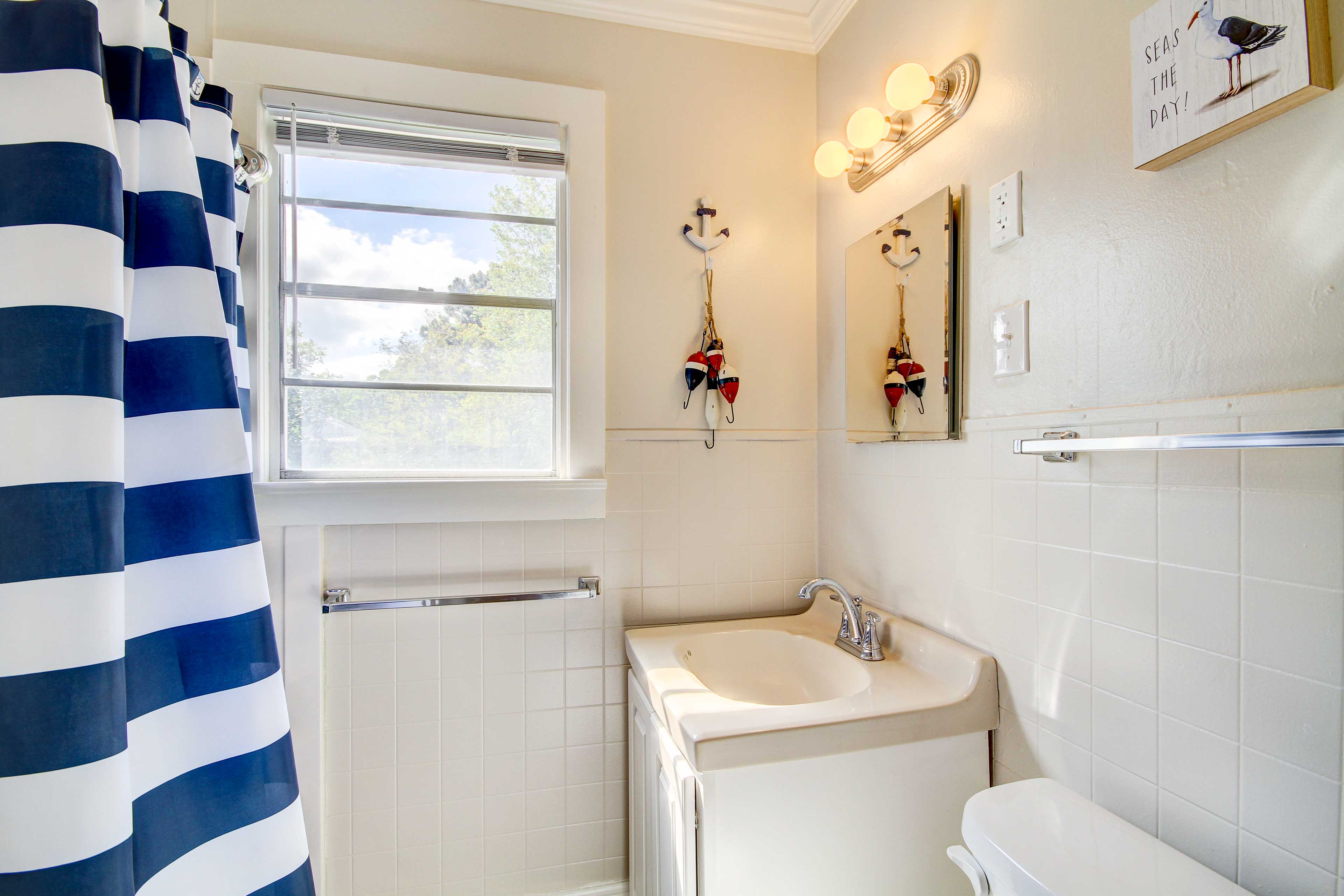 Full Bathroom | Walk-In Shower | Complimentary Toiletries | Towels Provided