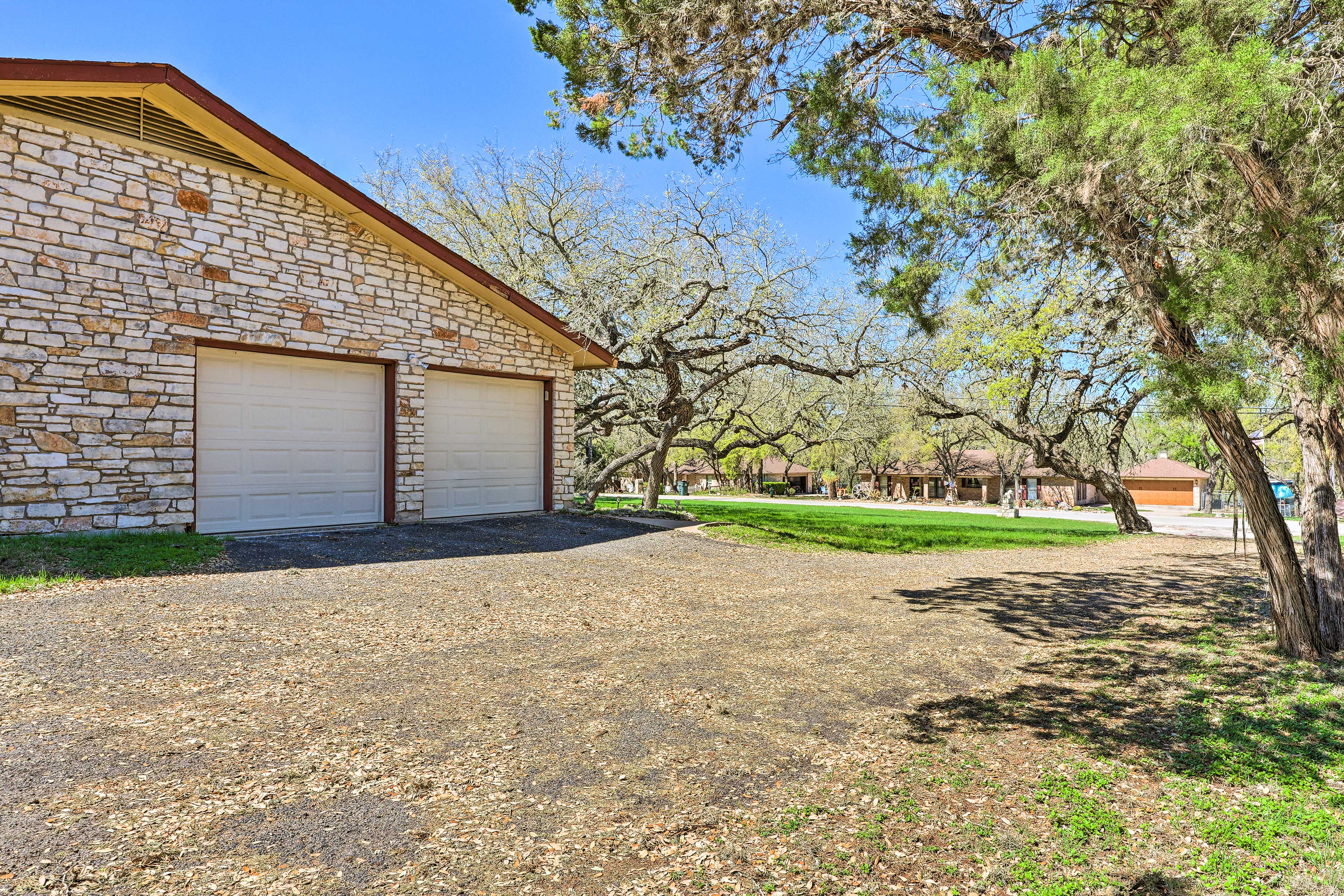 Parking | Driveway (2 Vehicles) | Garage (1 Vehicle)