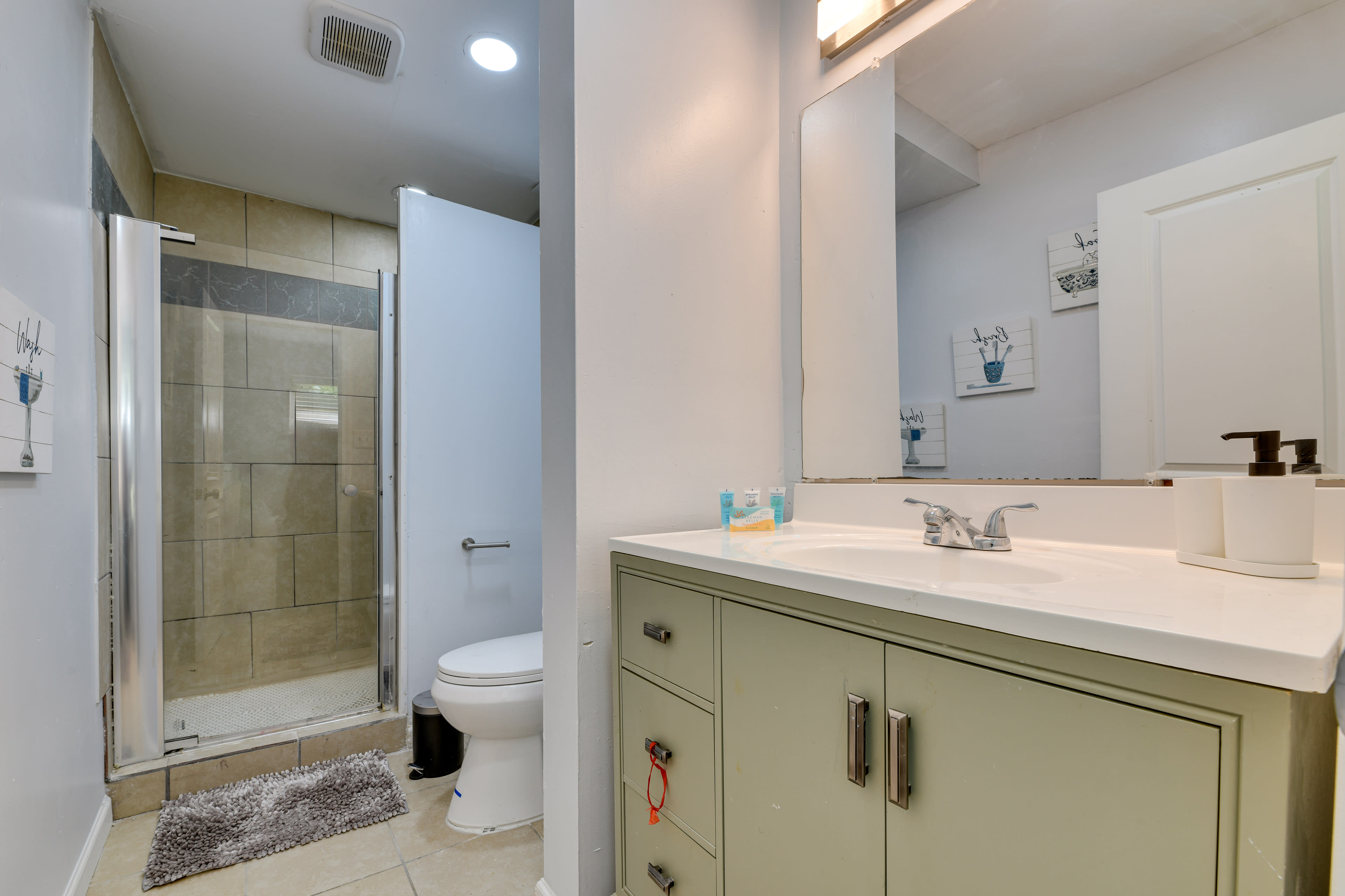 En-Suite Bathroom | Towels Provided | Complimentary Toiletries