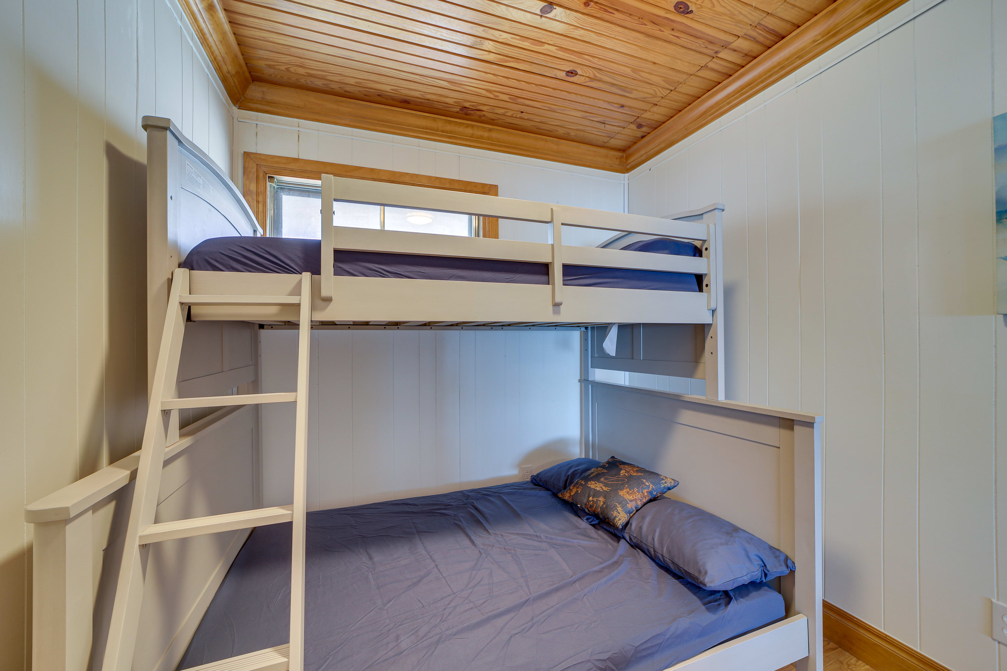 Bedroom 2 | Twin/Full Bunk Bed | 2nd Floor | Hangers