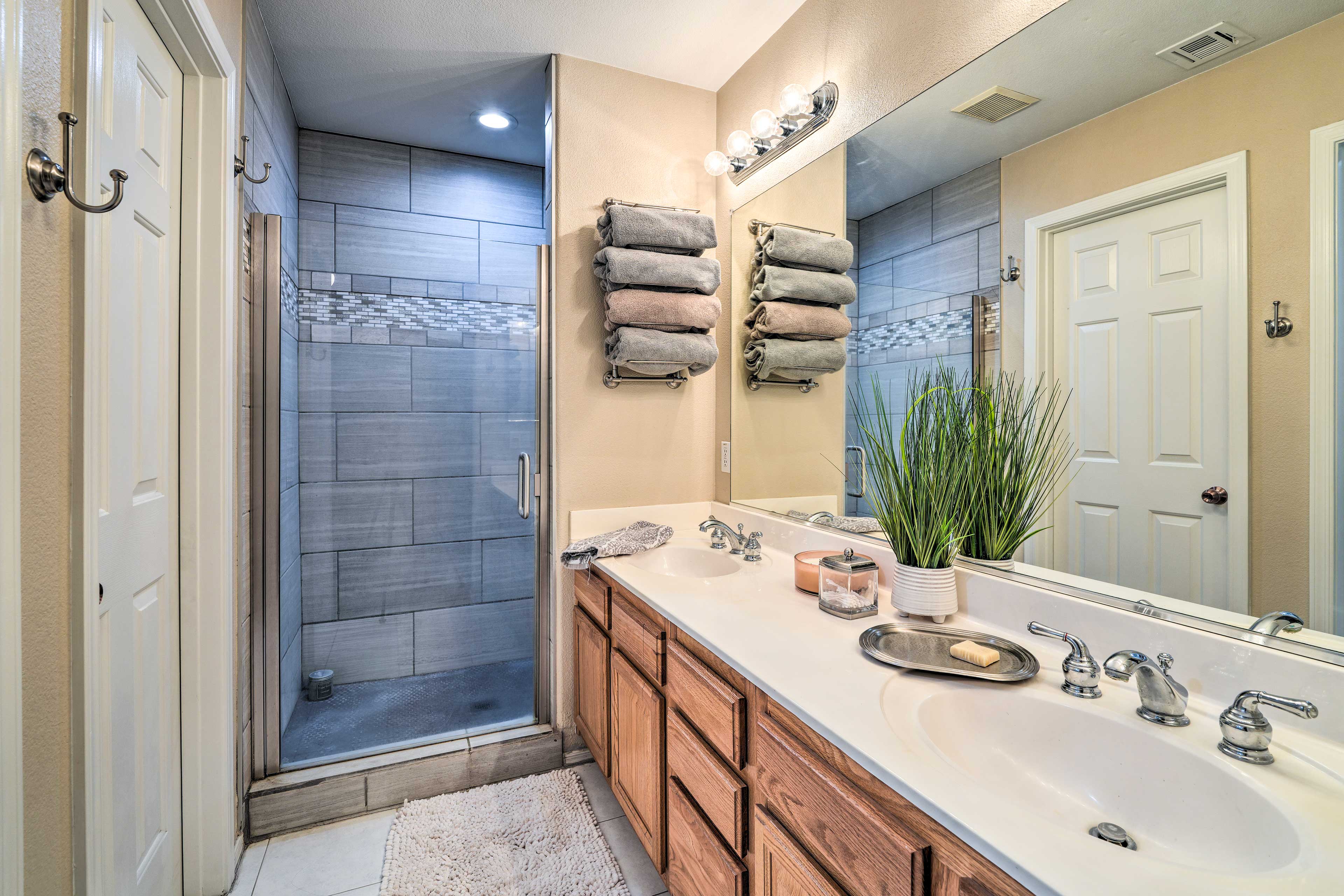 Full Bathroom | Walk-In Shower | Complimentary Toiletries | Towels Provided