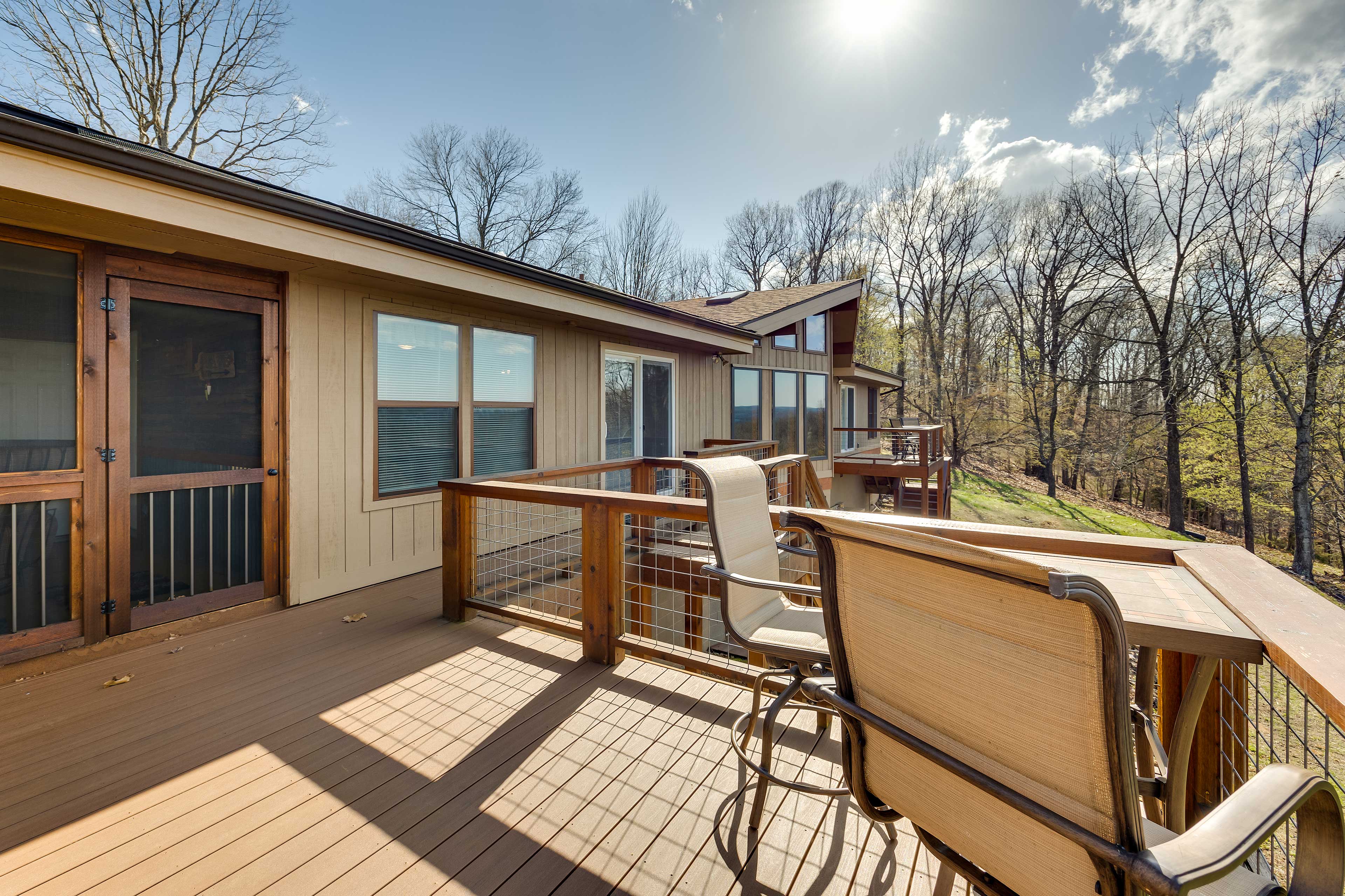 3 Decks | Outdoor Seating | Gas Grill | Fire Pit