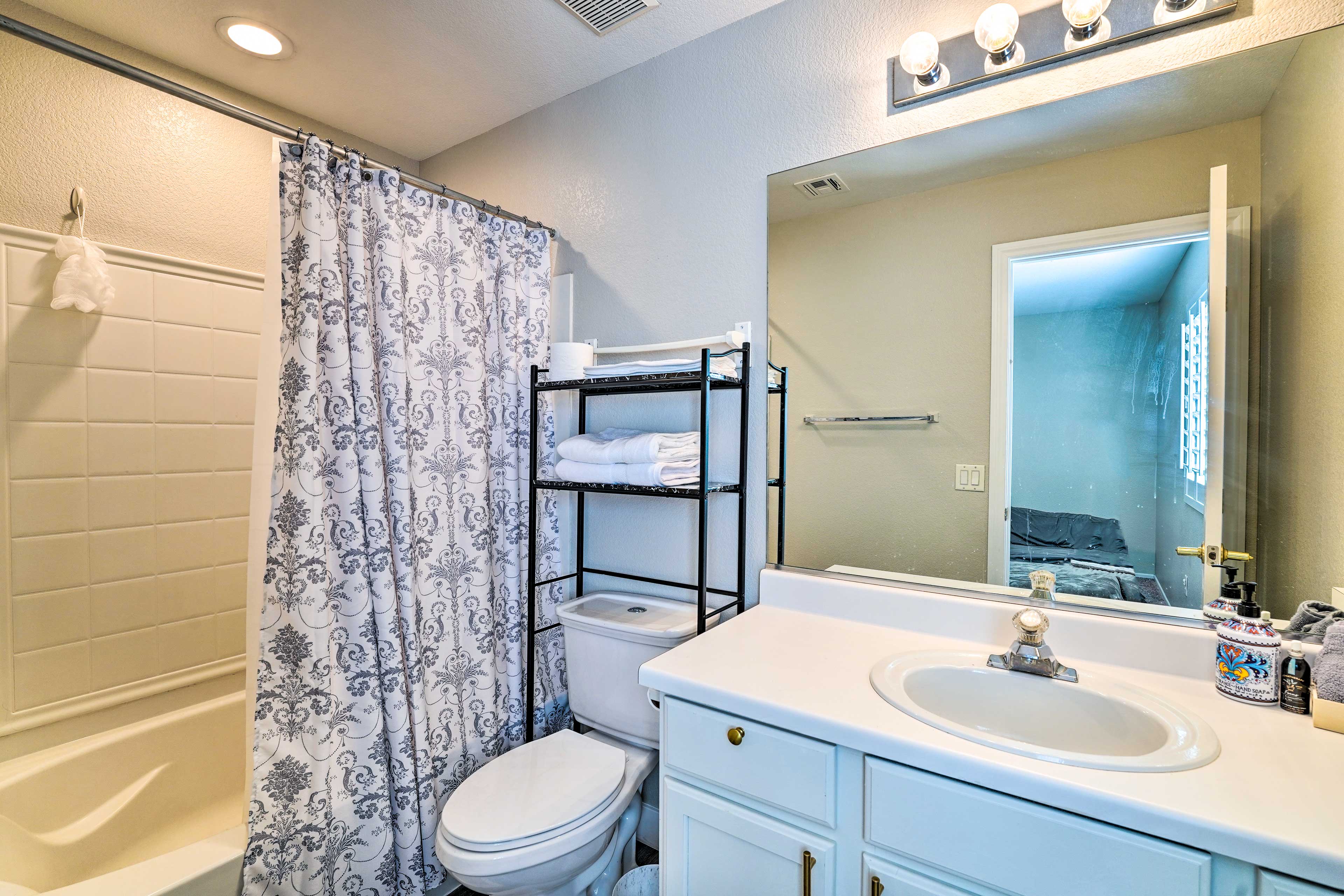 En-Suite Bathroom | Towels Provided