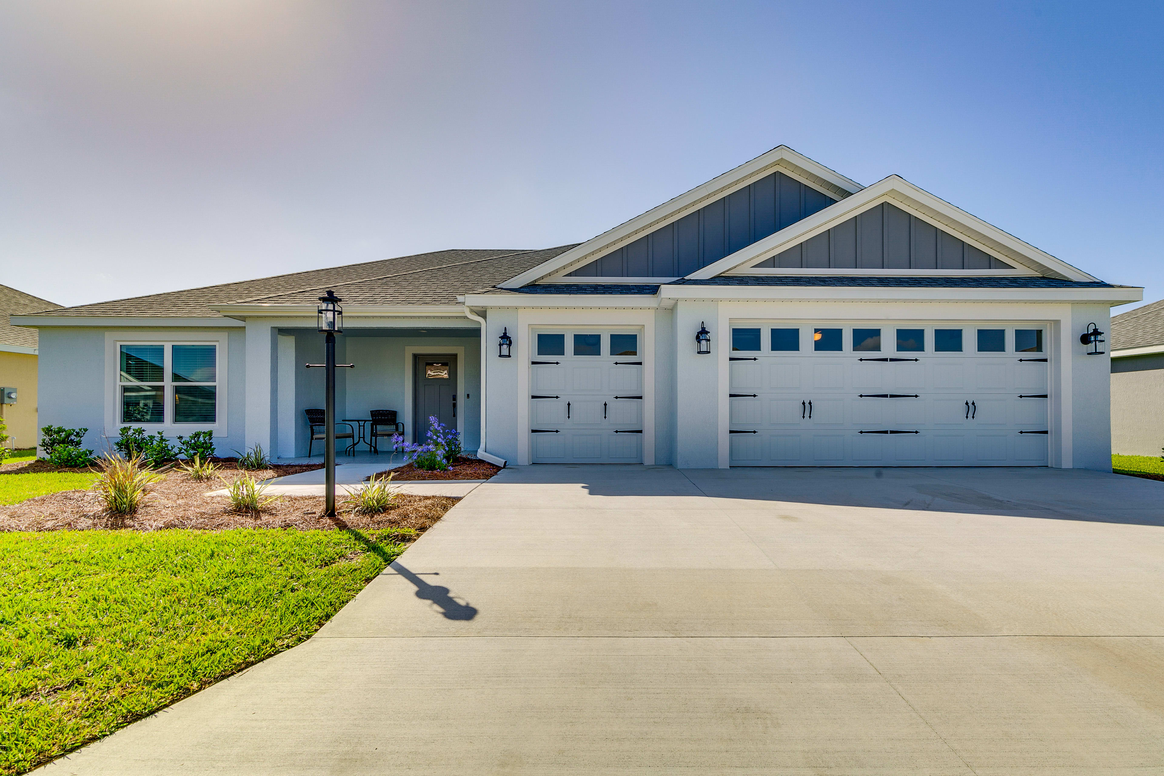 Parking | Garage (2 Vehicles) | Driveway (2 Vehicles)