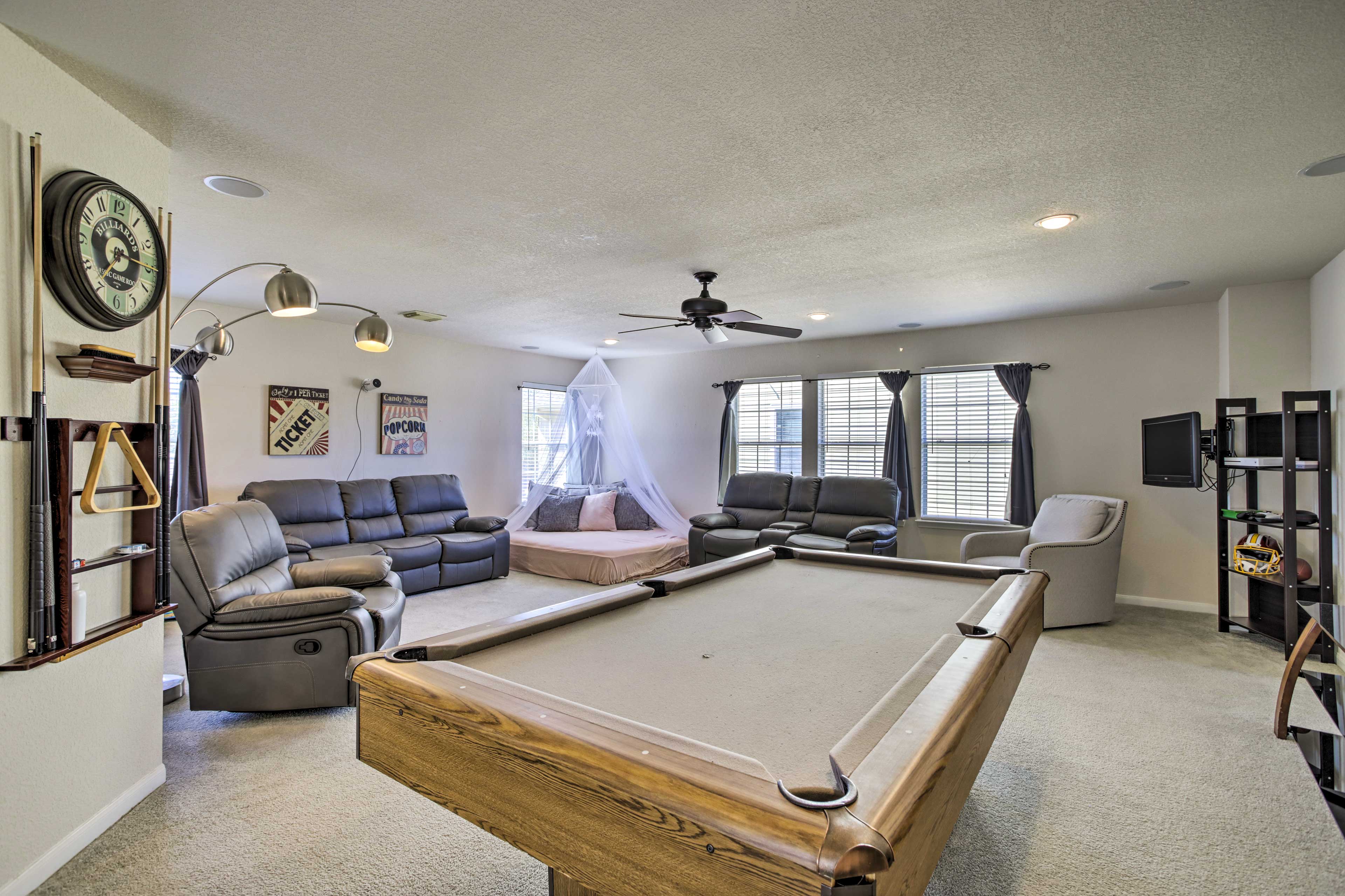 Basement | Game Room | Smart TV | Projector | King Sleeper Sofa