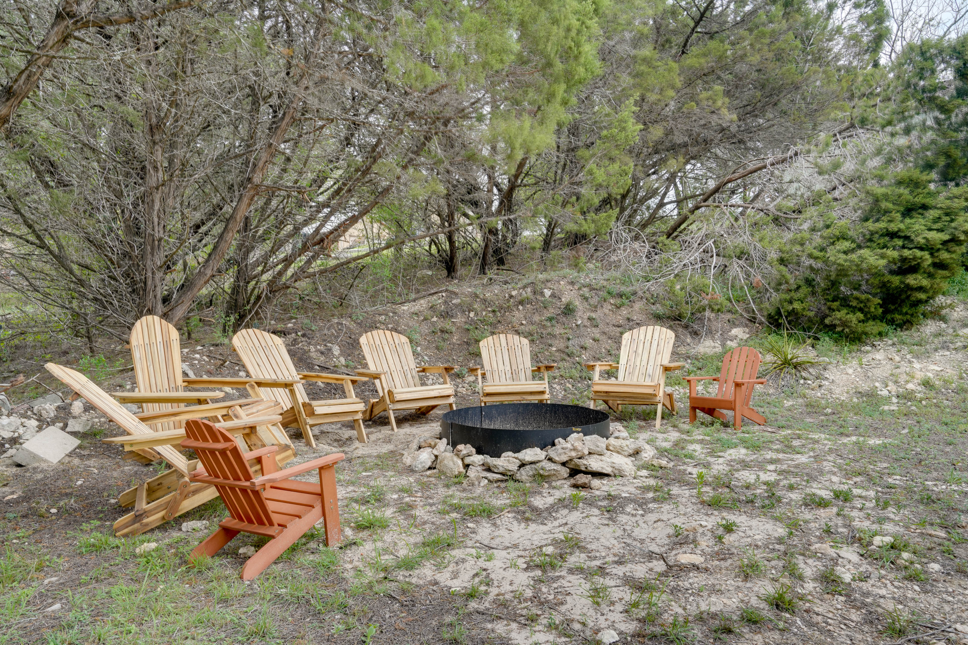 Fire Pit | Outdoor Seating | Free WiFi