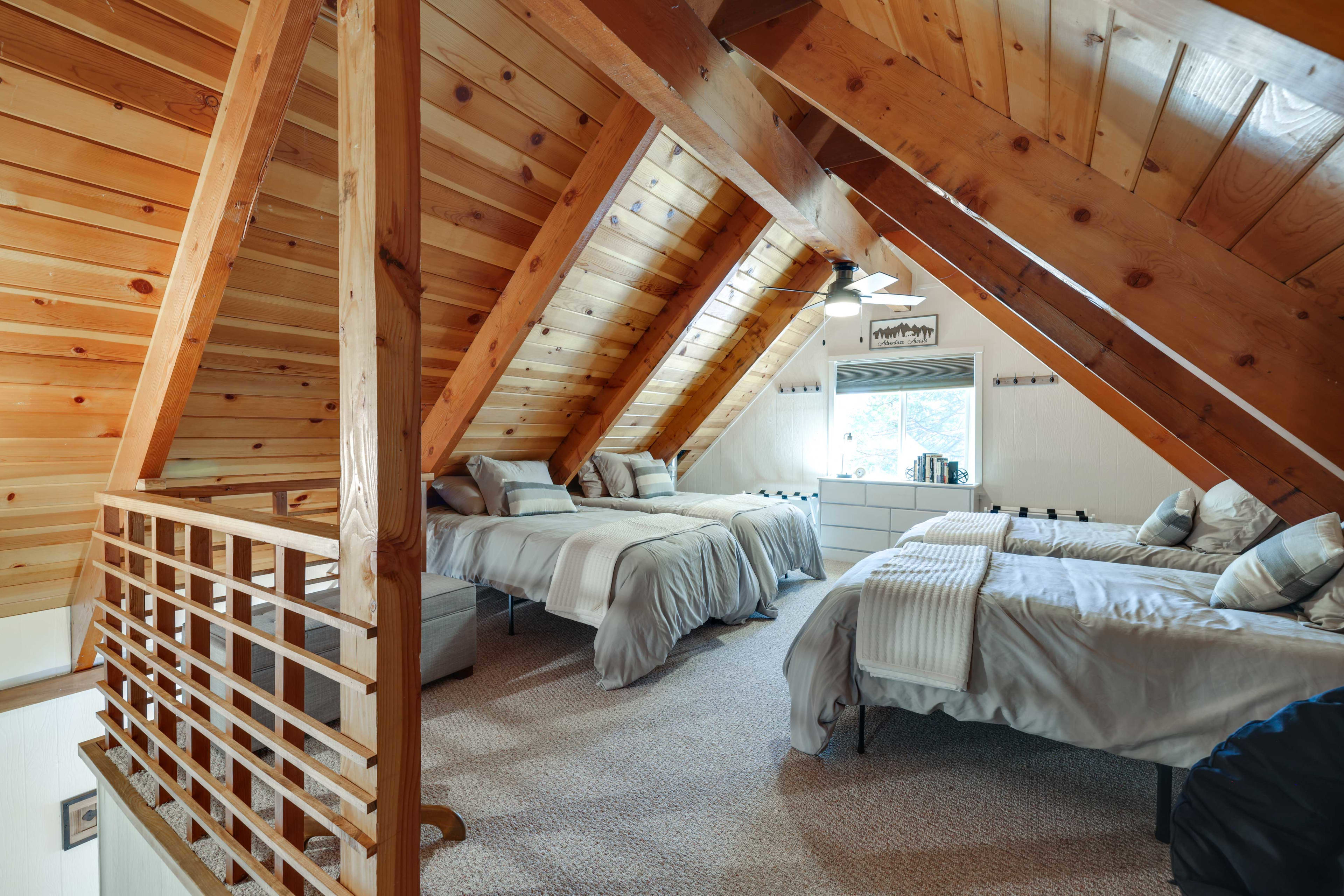 Loft | 4 Twin Beds