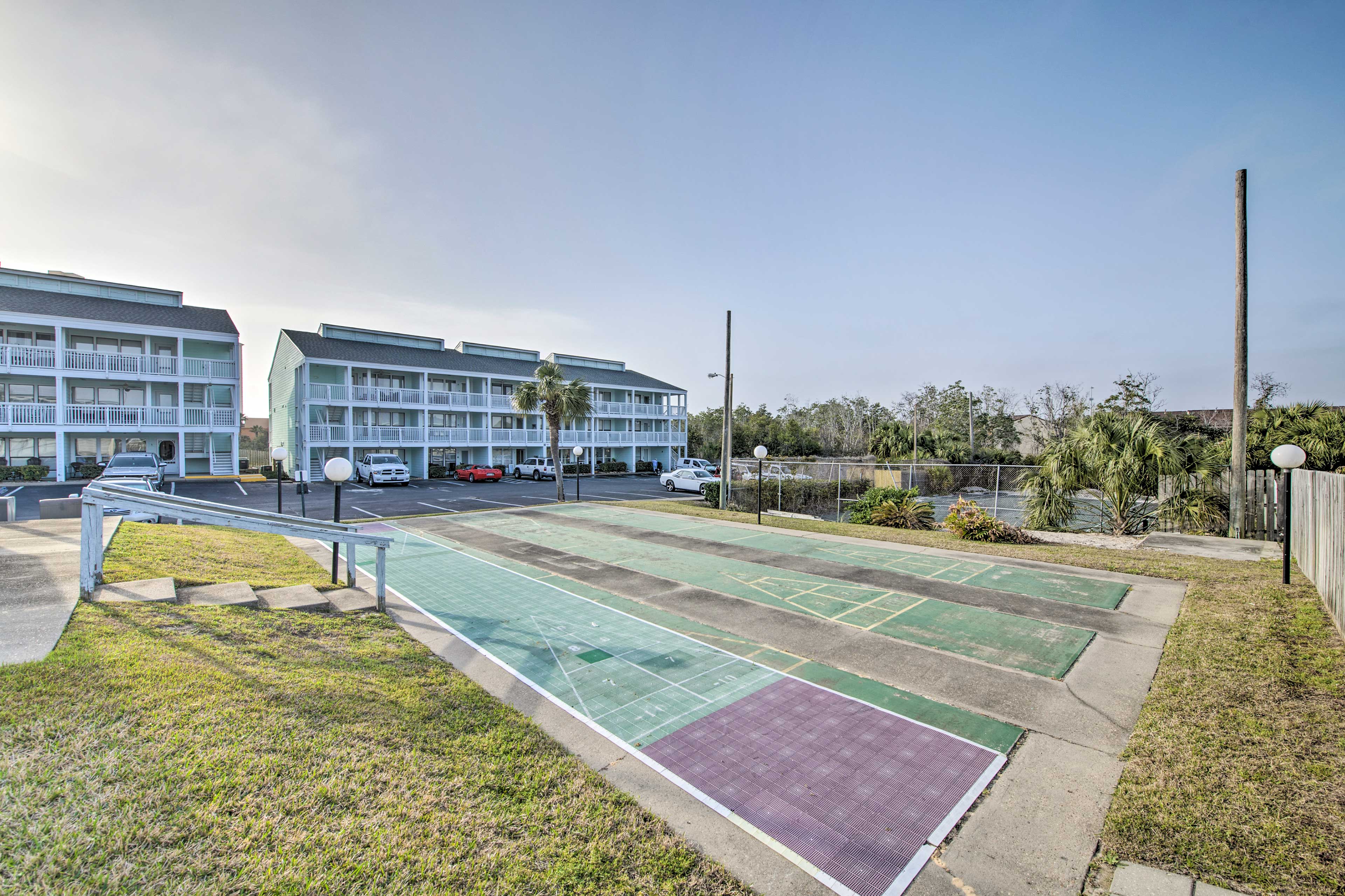 Community Amenities | Tennis | Recreation Center | Outdoor Pool