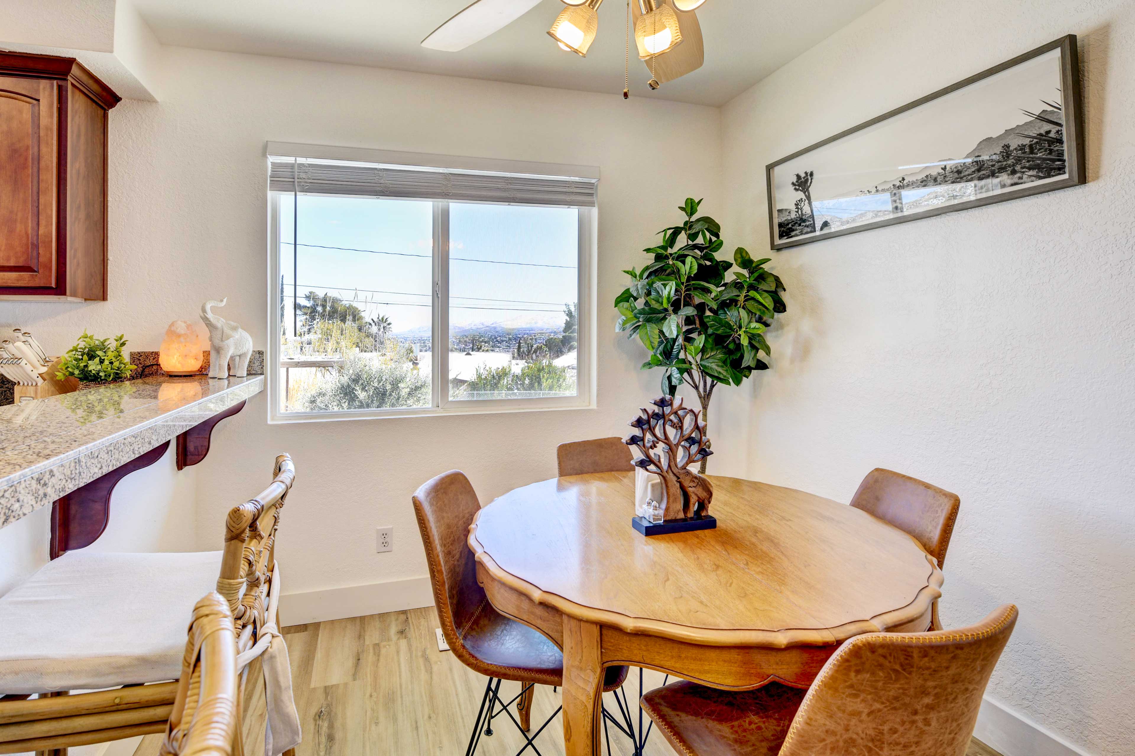 Breakfast Nook | Central Air Conditioning/Heat