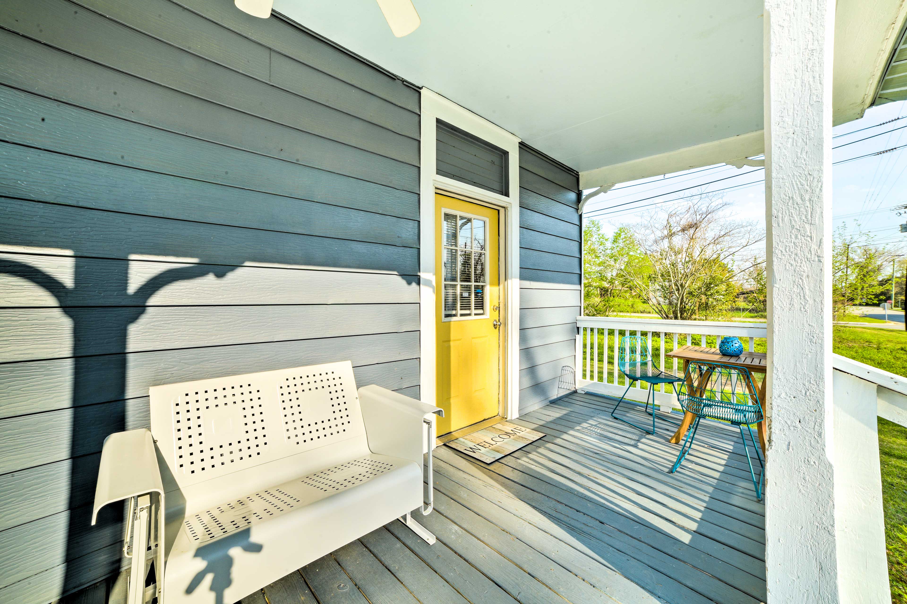 Front Porch | Lounge Seating | Ceiling Fan