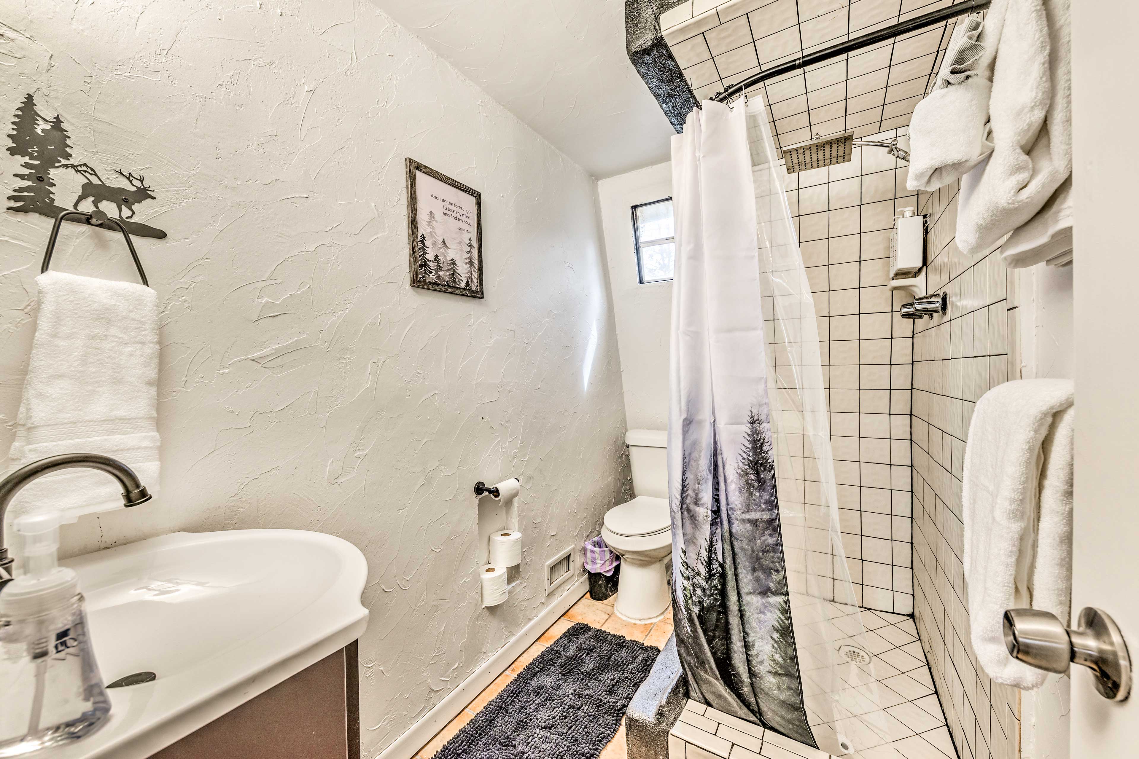 Full Bathroom | Complimentary Toiletries | Hair Dryer