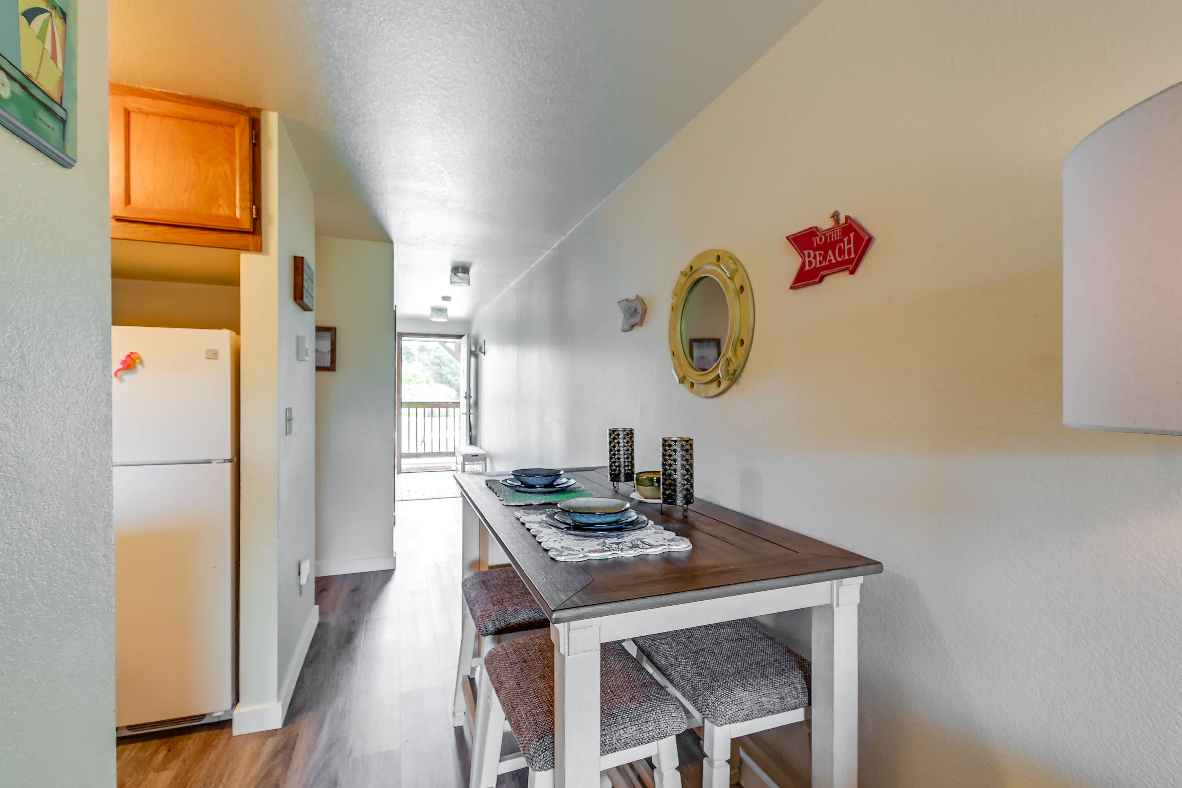 Dining Area | Dishware/Flatware