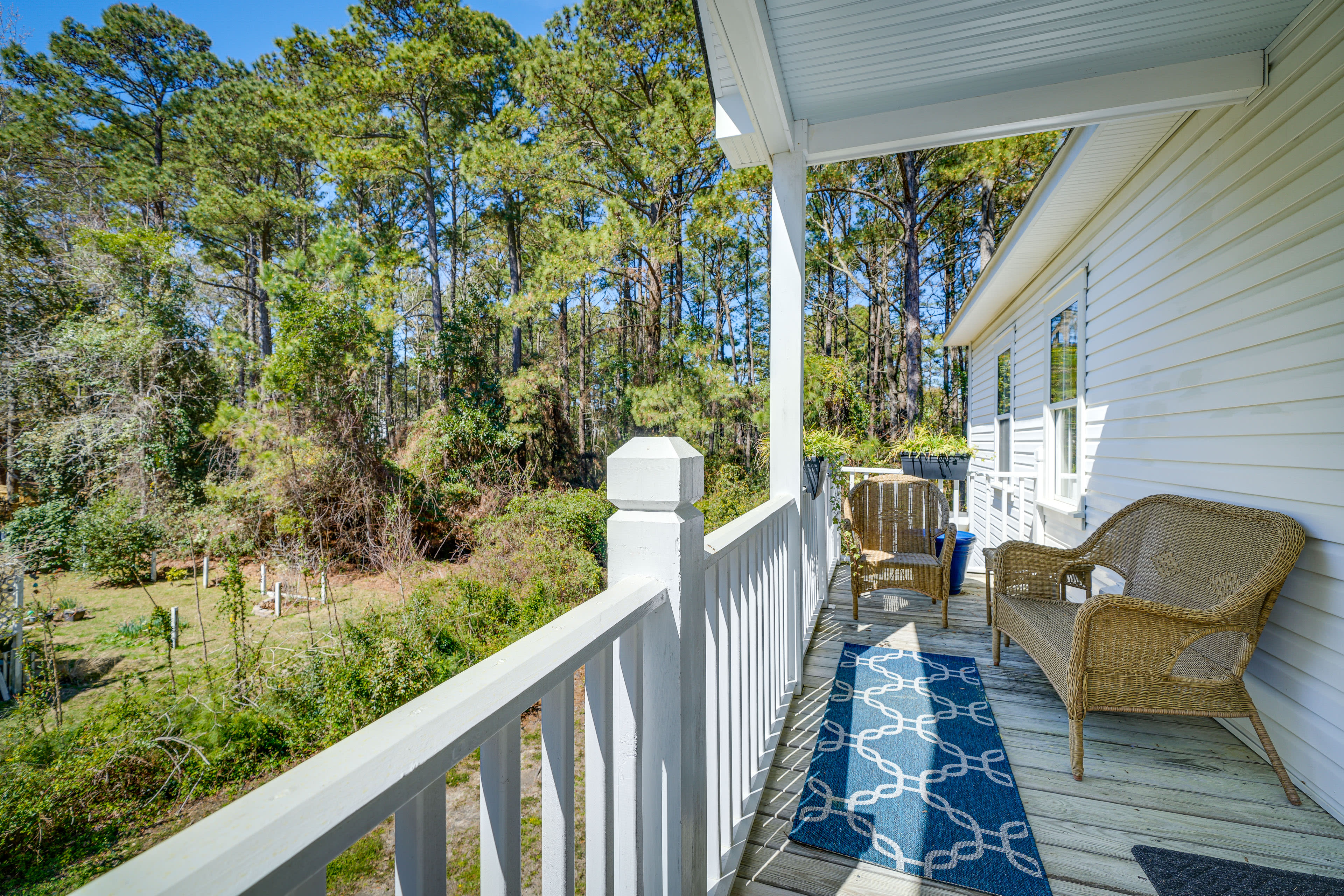 Covered Porch | Central A/C | ~6 Mi to Jennette’s Pier