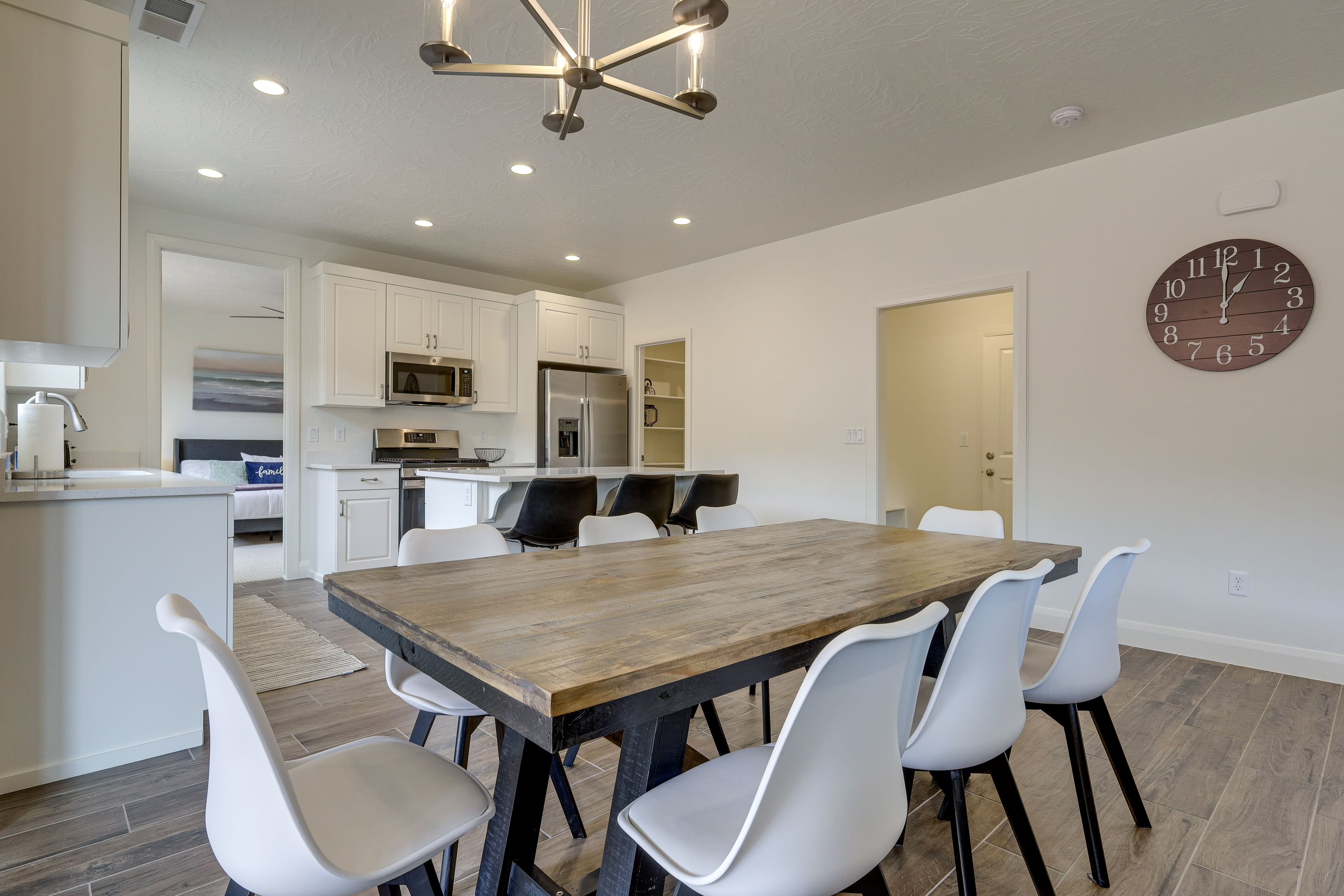 Dining Area | Dishware/Flatware | Central Heating & A/C