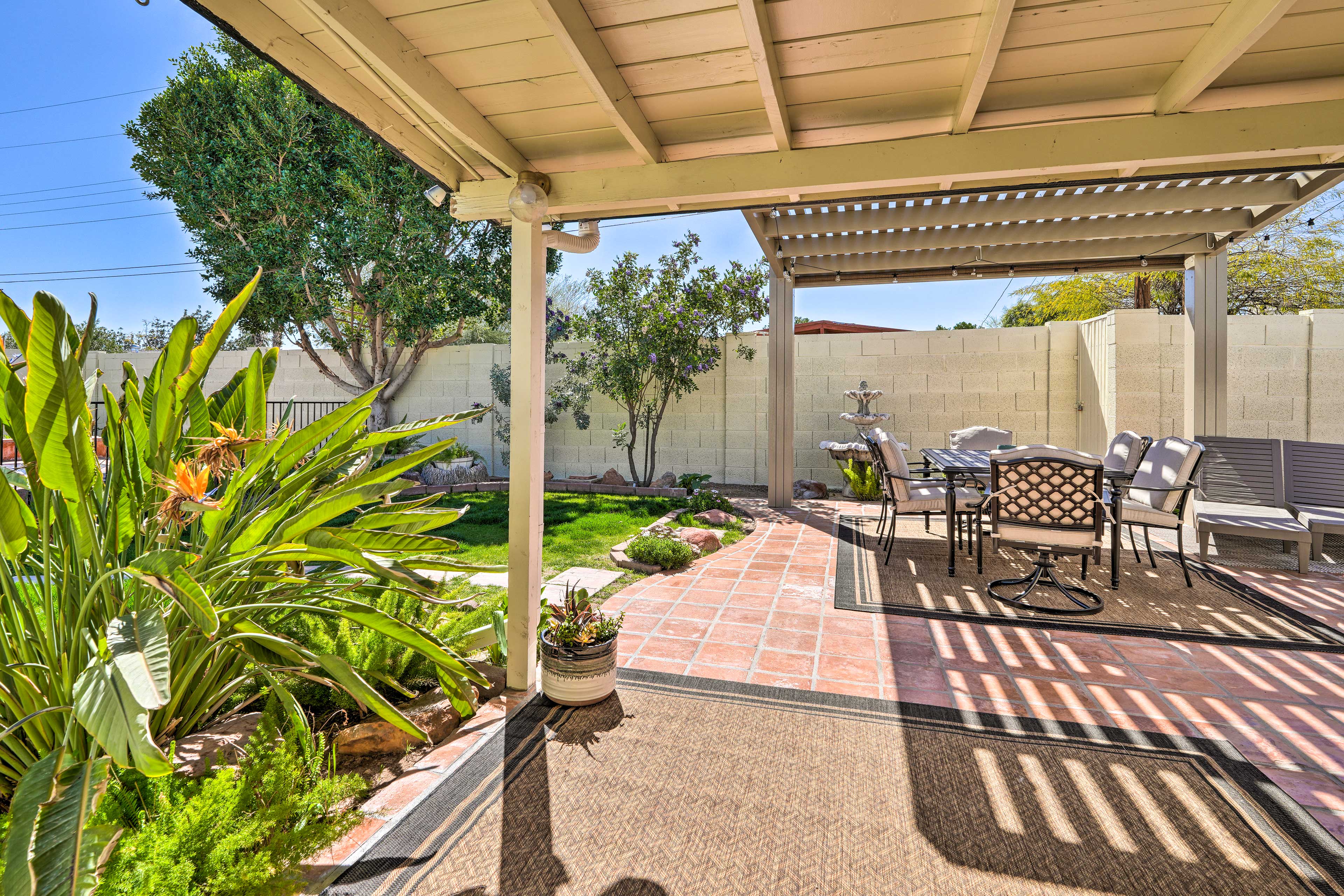 Covered Patio | Gas Grill | Yard