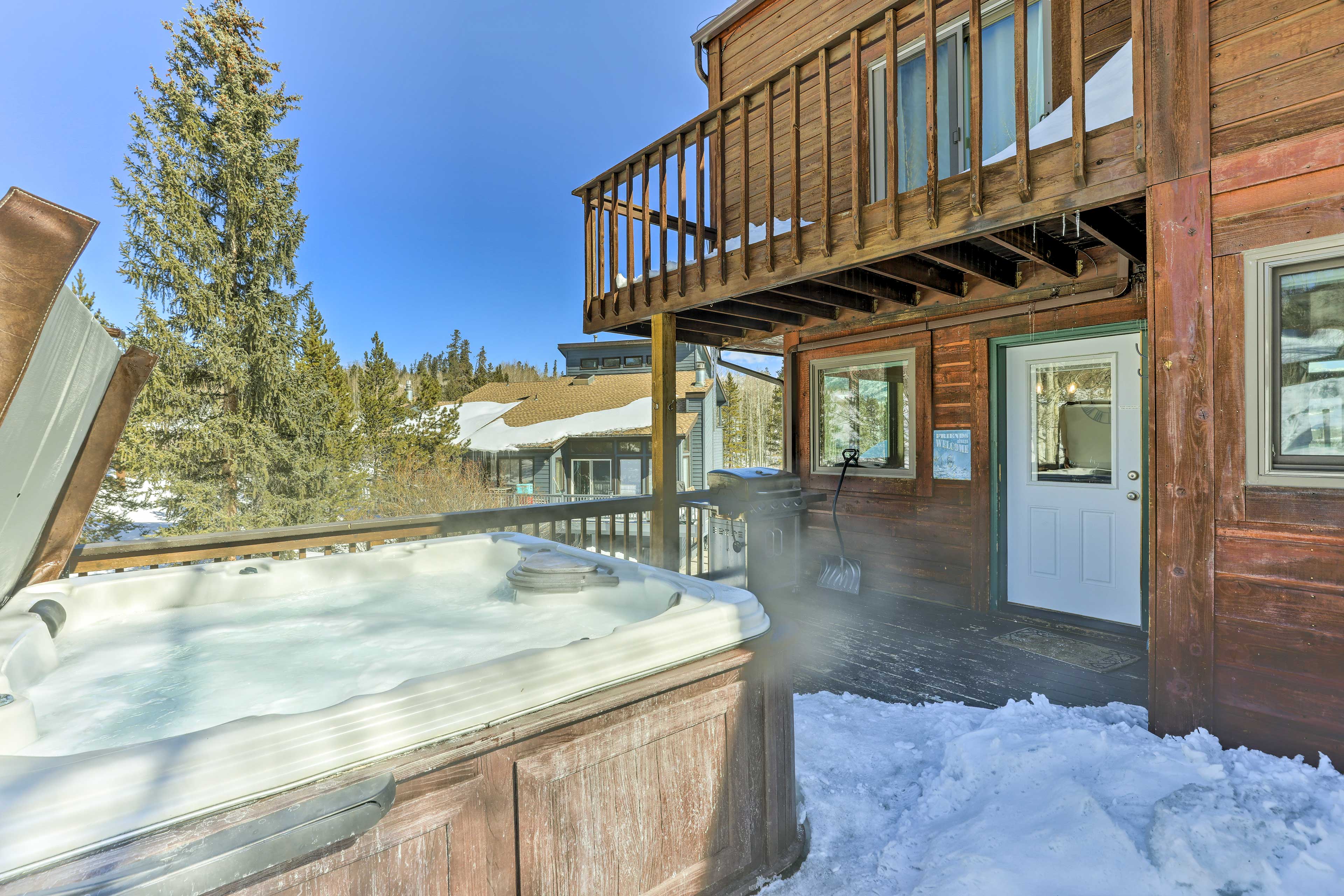 Deck | Hot Tub | Gas Grill