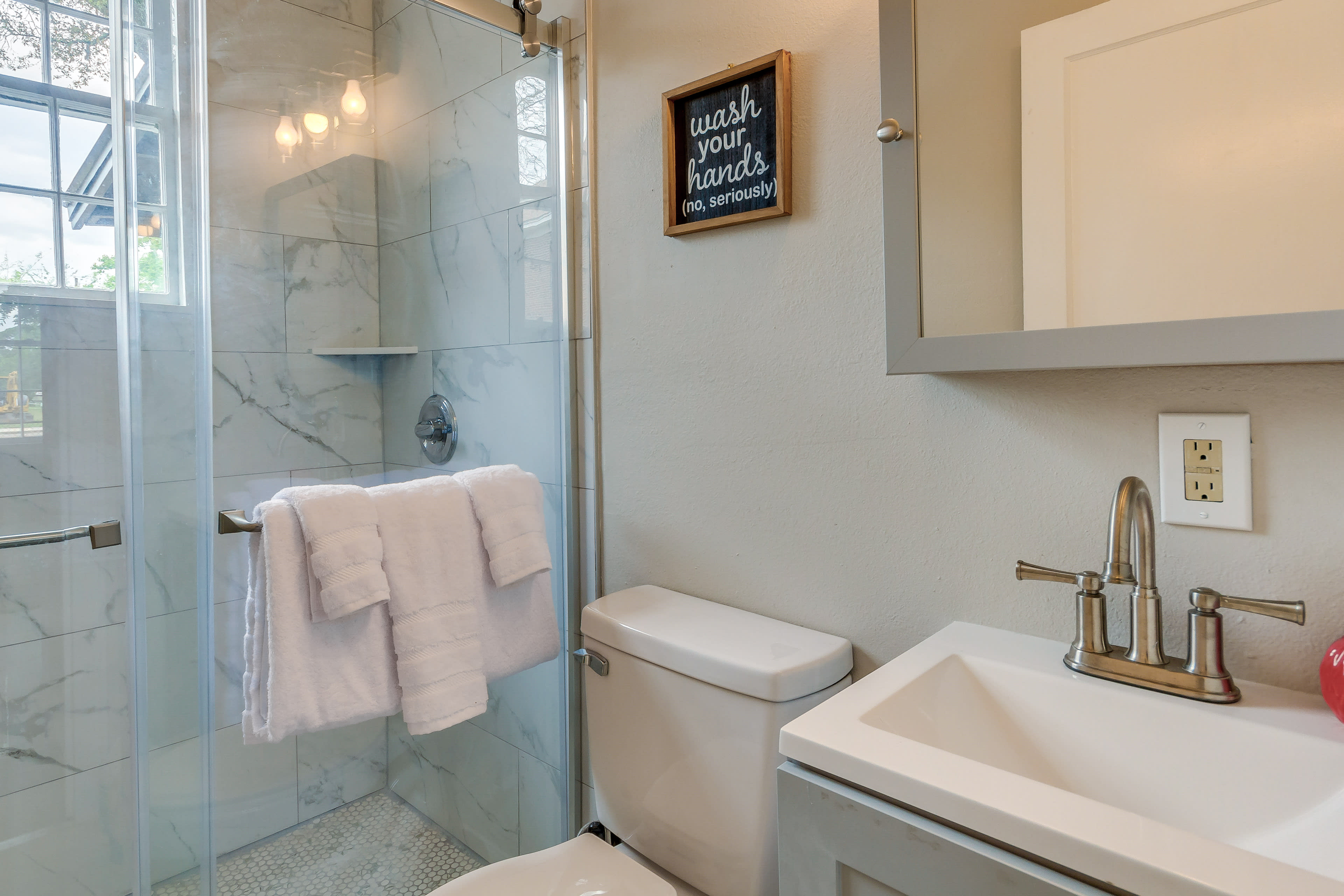 Full Bathroom | Complimentary Toiletries | Hair Dryer