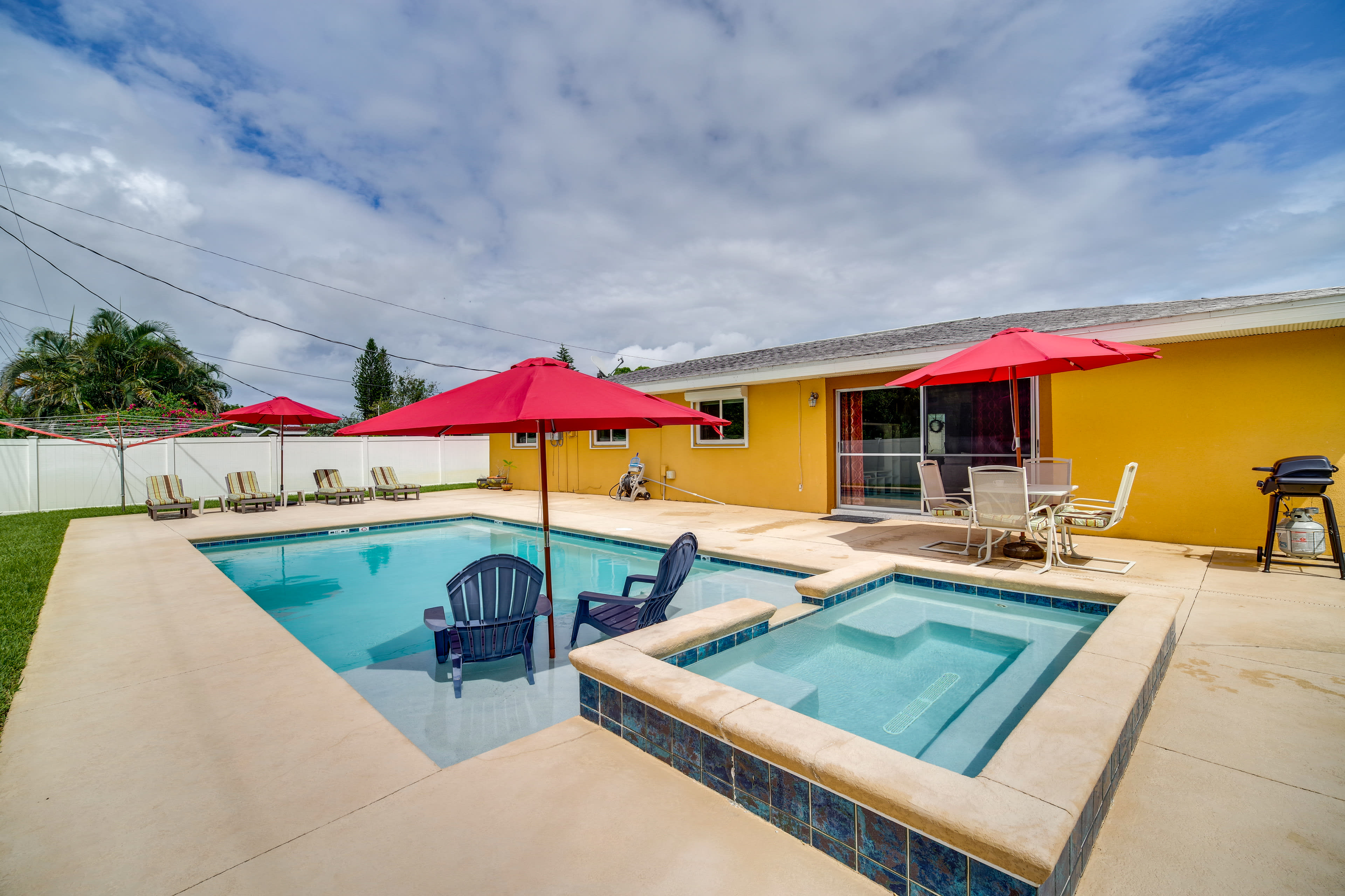 Palm Bay Vacation Rental | 3BR | 2BA | 1,500 Sq Ft | 1 Step to Enter