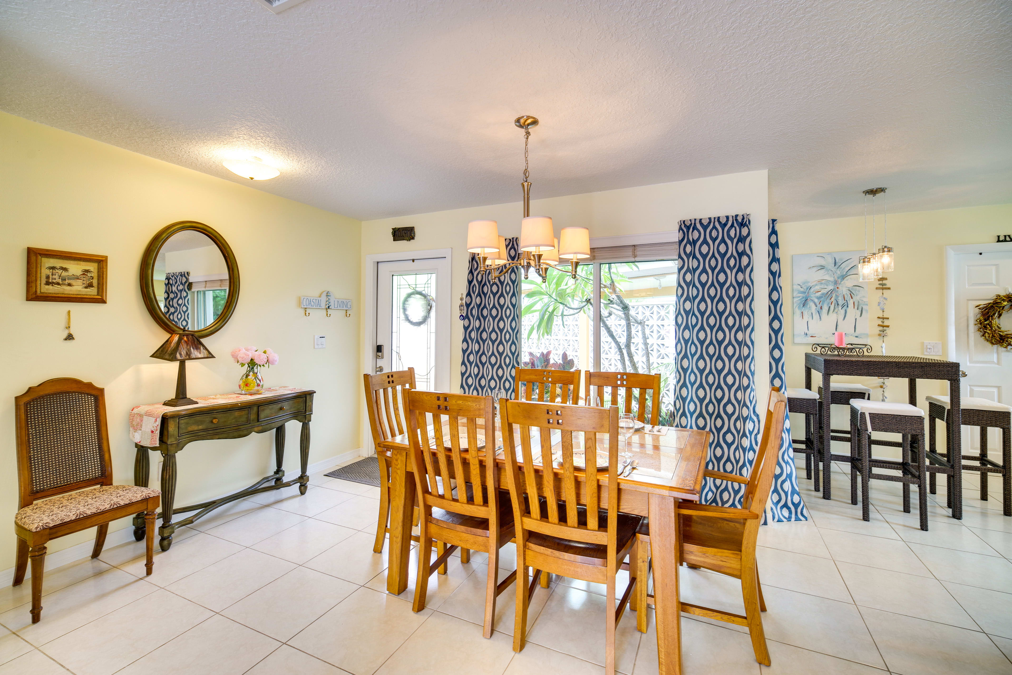 Dining Room | Dishware & Flatware Provided