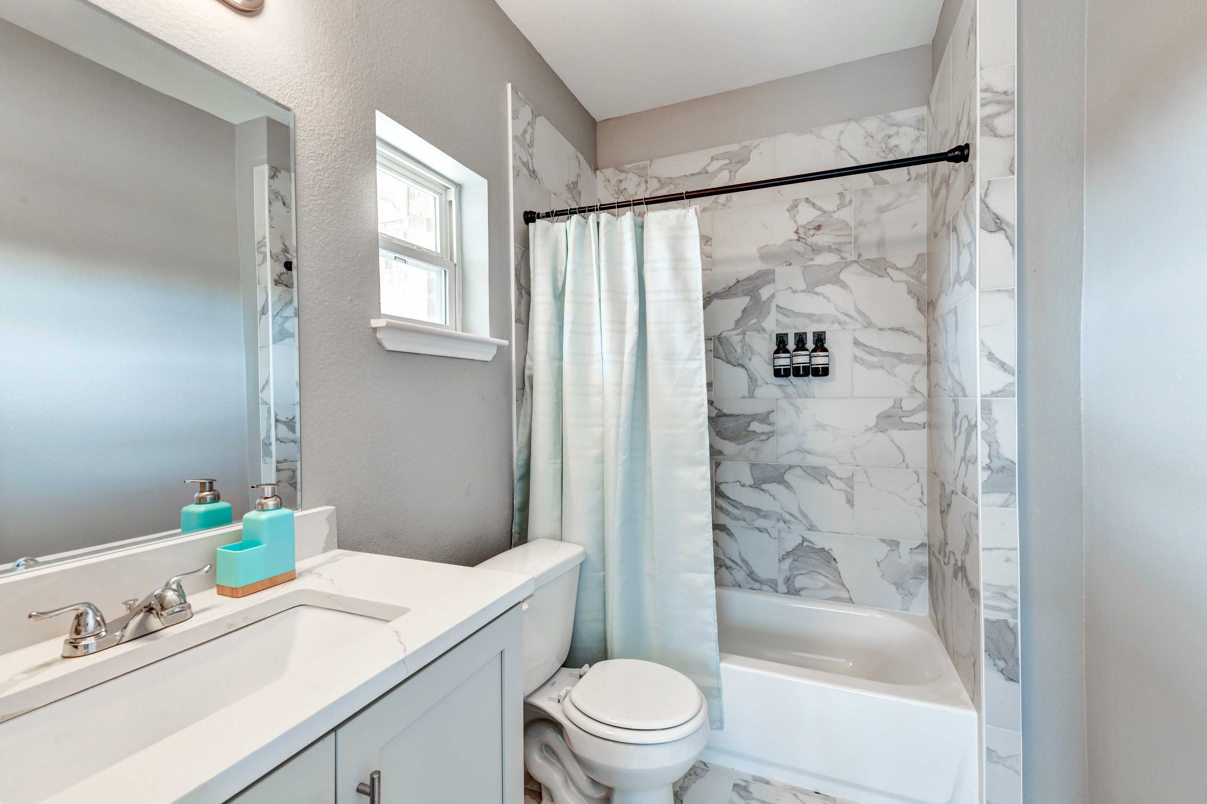 En-Suite Bathroom | Towels Provided