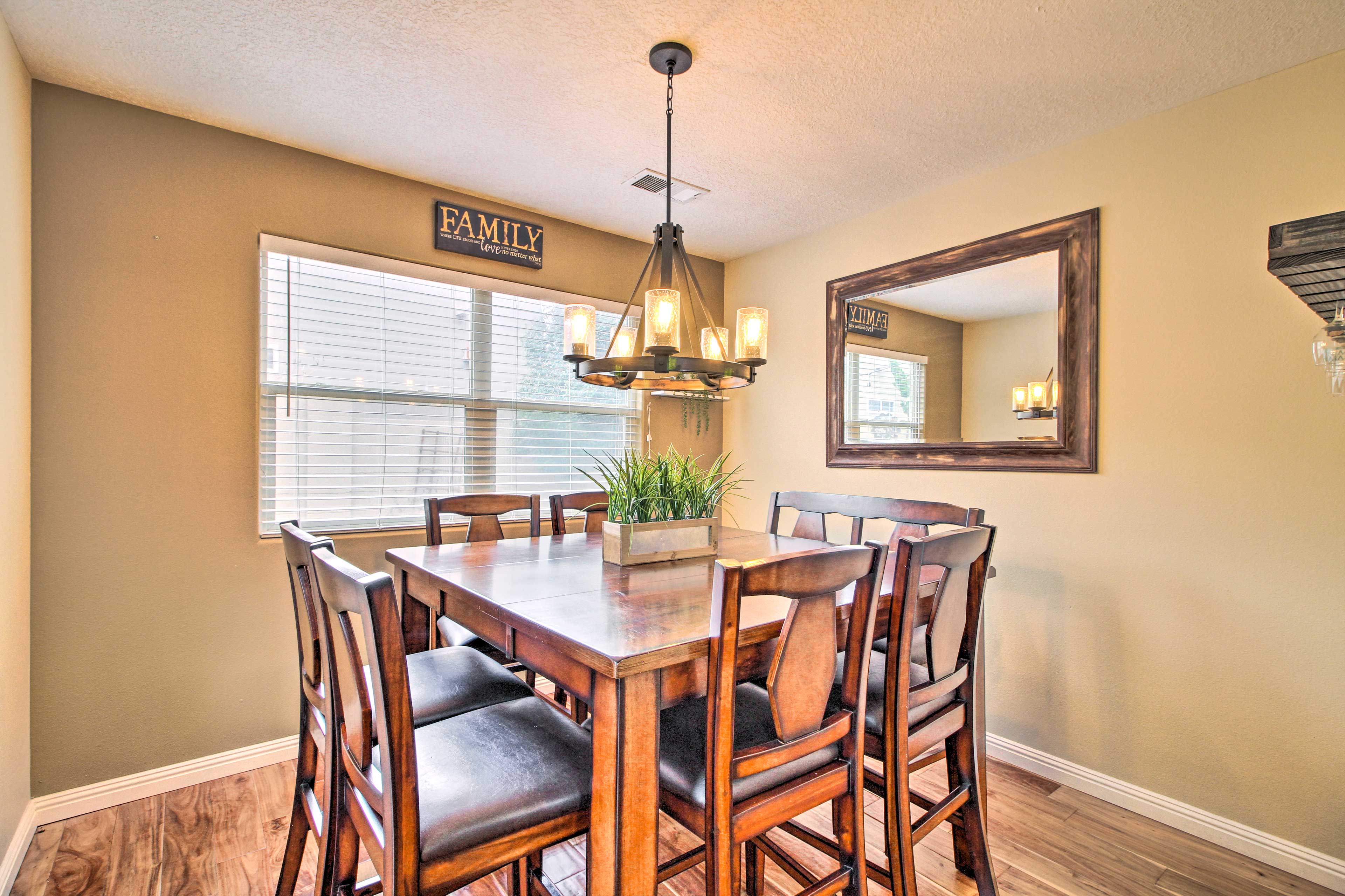 Dining Area | Dishware & Flatware Provided