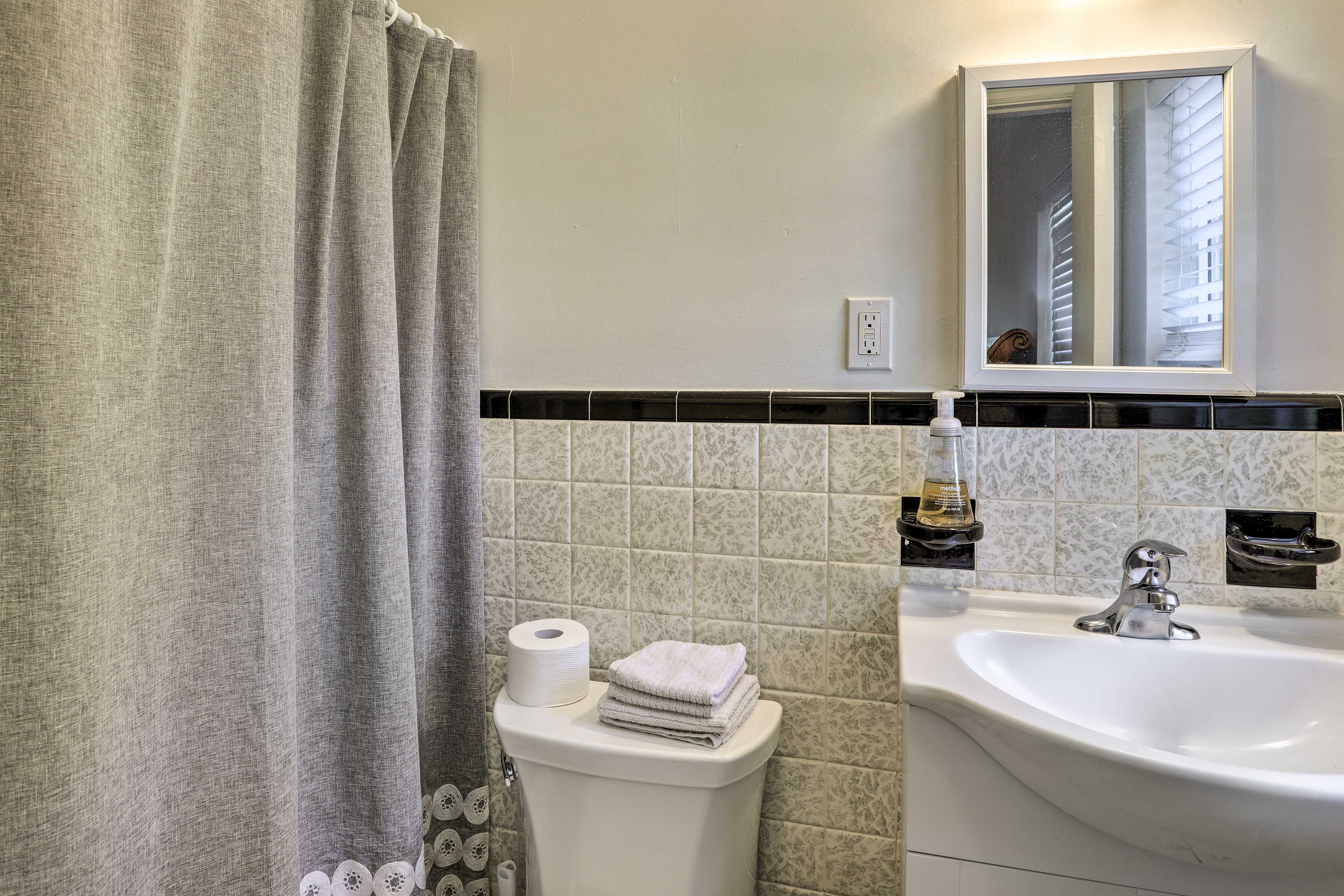 En-Suite Bathroom | Complimentary Toiletries