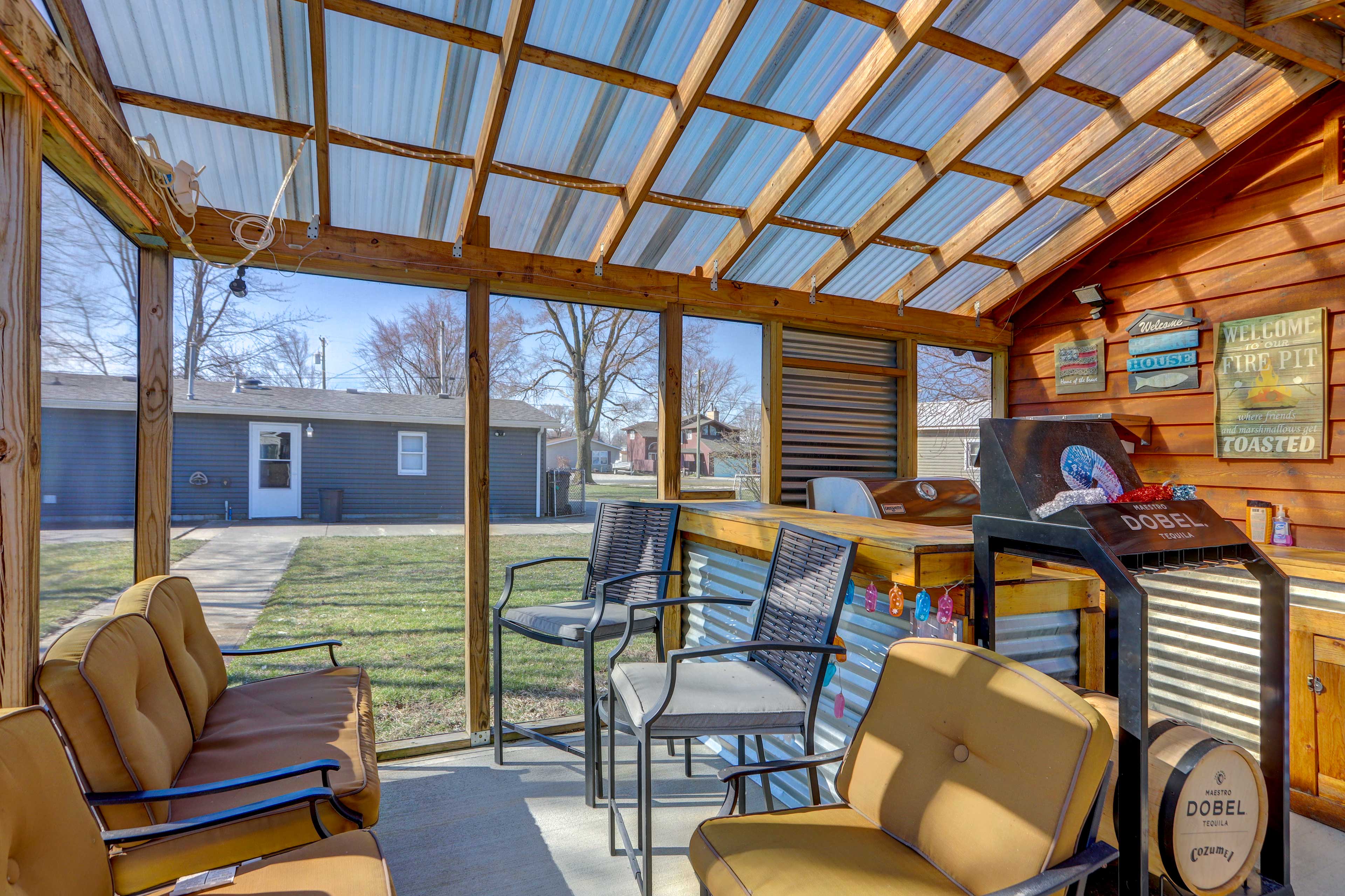 Screened-In Porch | Canal-Front View