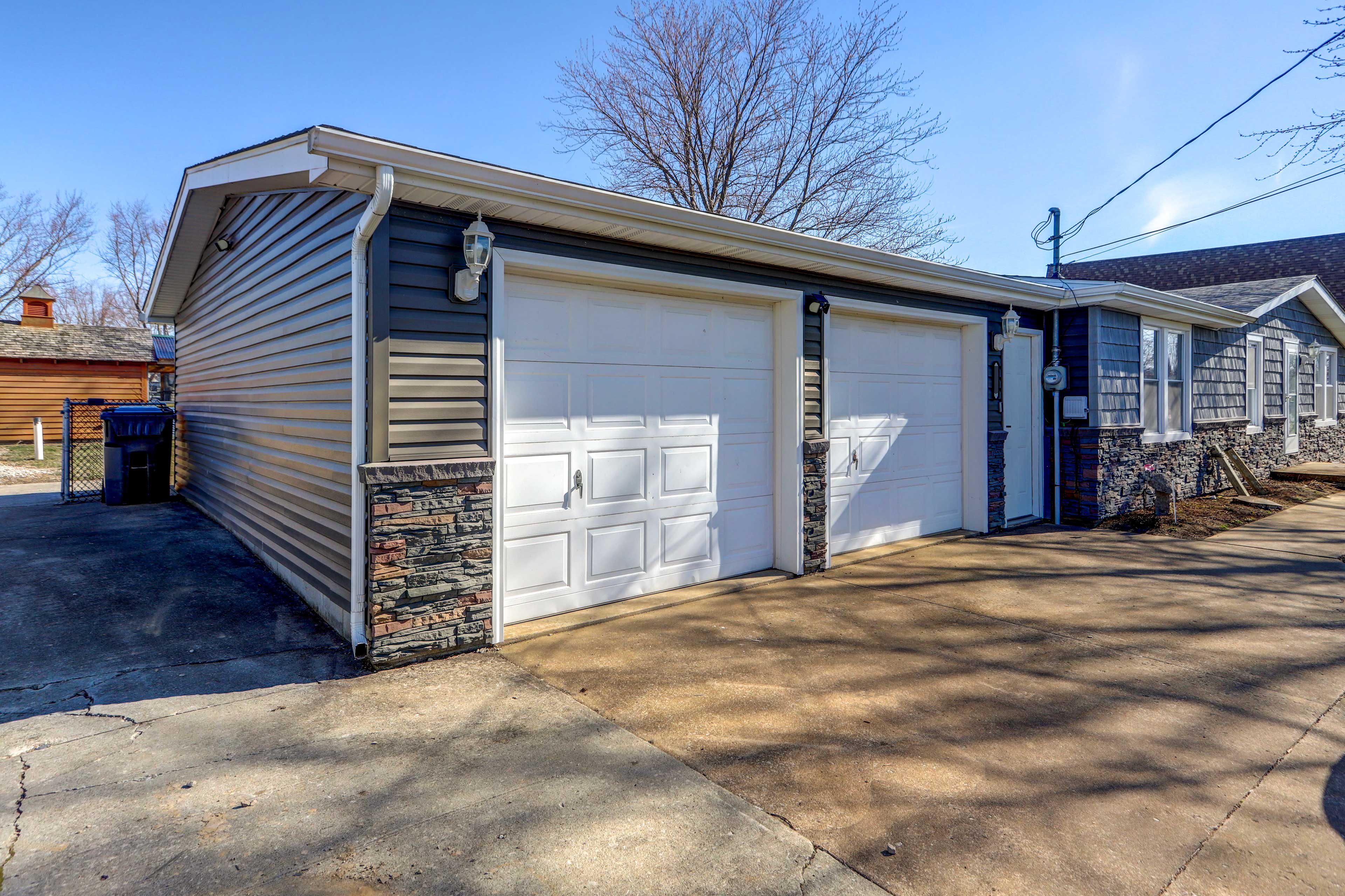 Parking | Driveway (7 Vehicles) | Heated Garage (2 Vehicles)