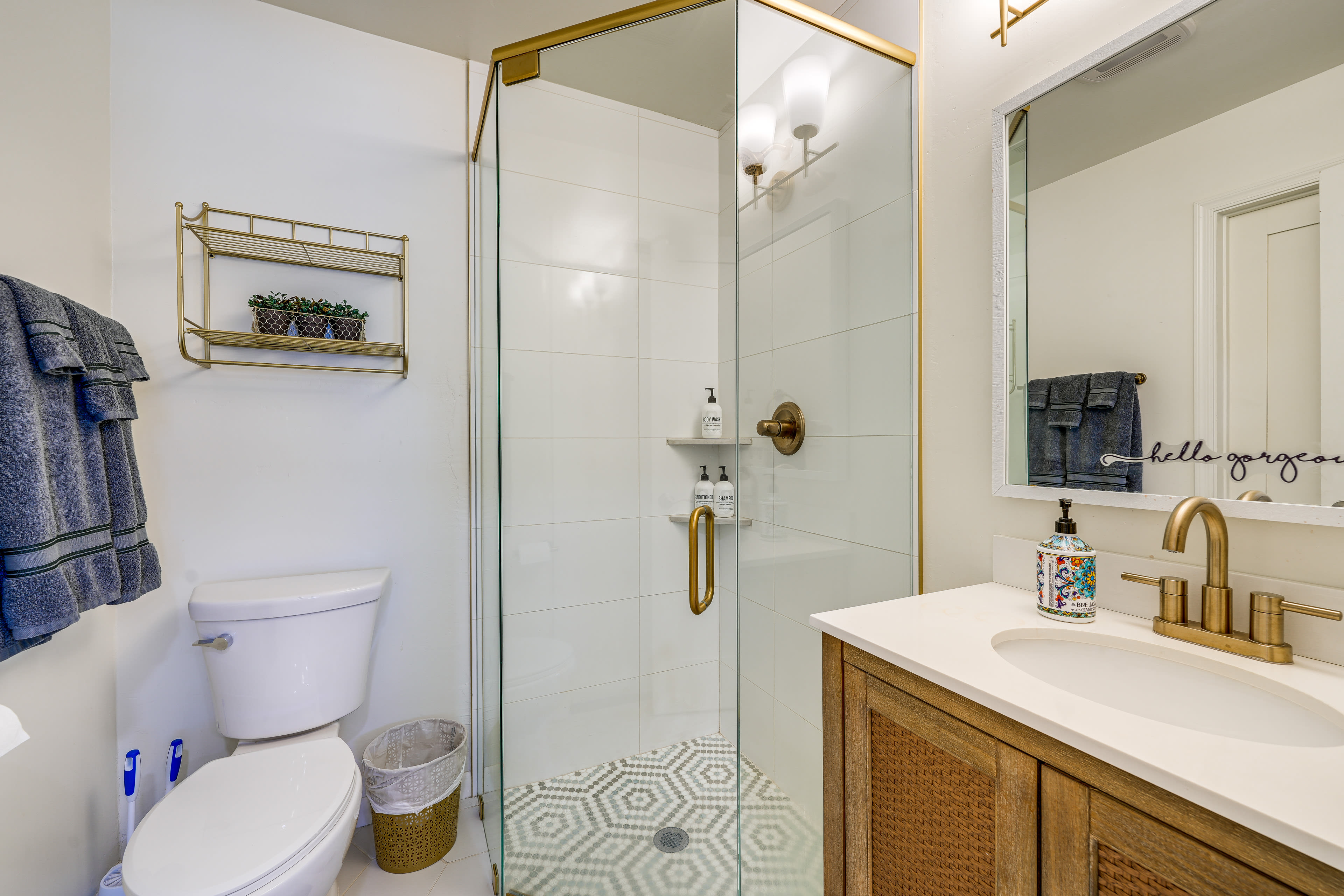 Full Bathroom | Walk-In Shower | Hair Dryer