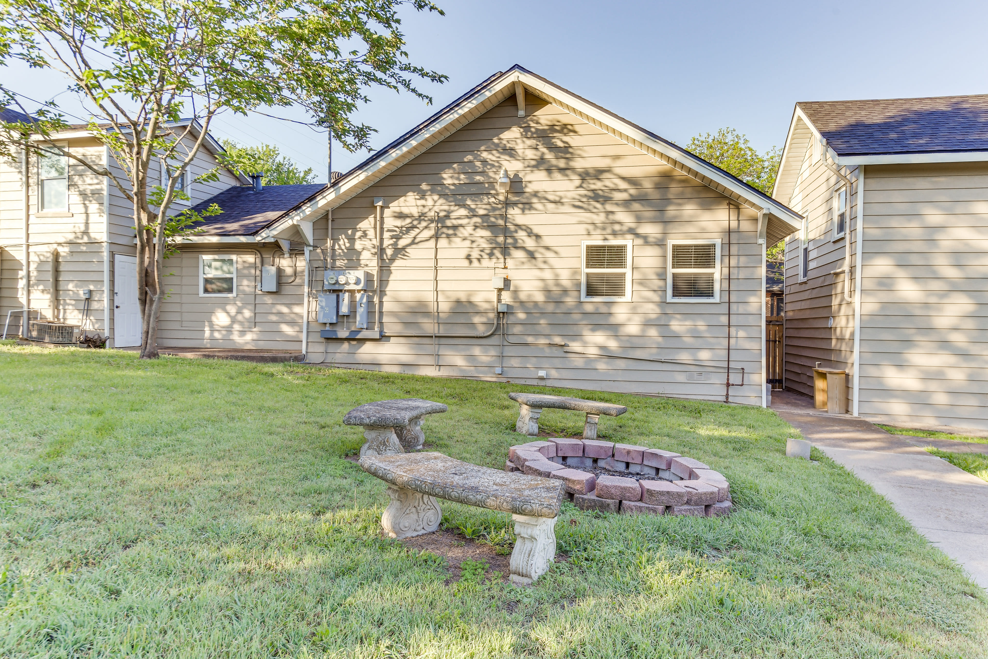 Shared Yard & Fire Pit