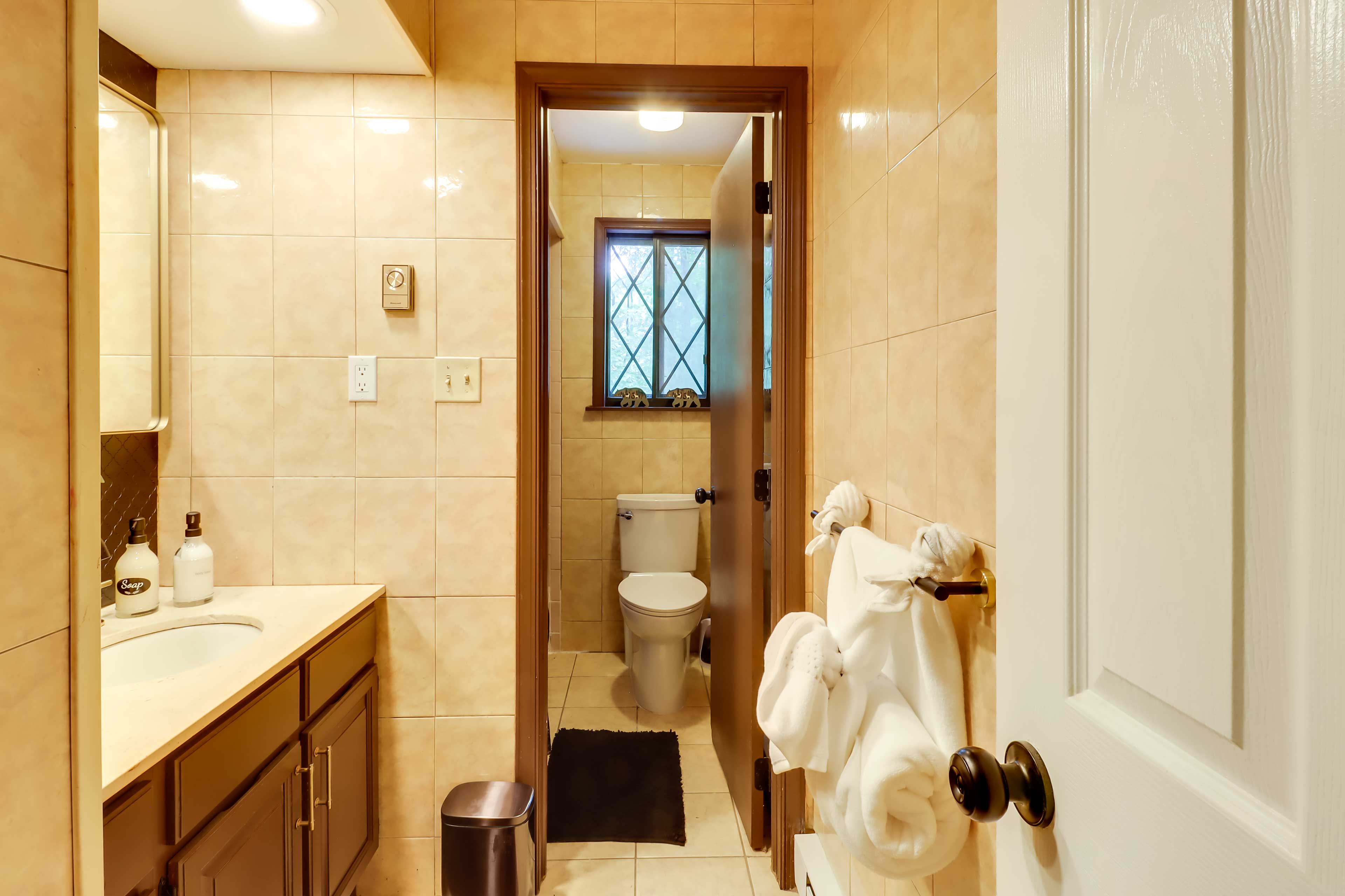 Full Bathroom | Bathtub | Complimentary Toiletries