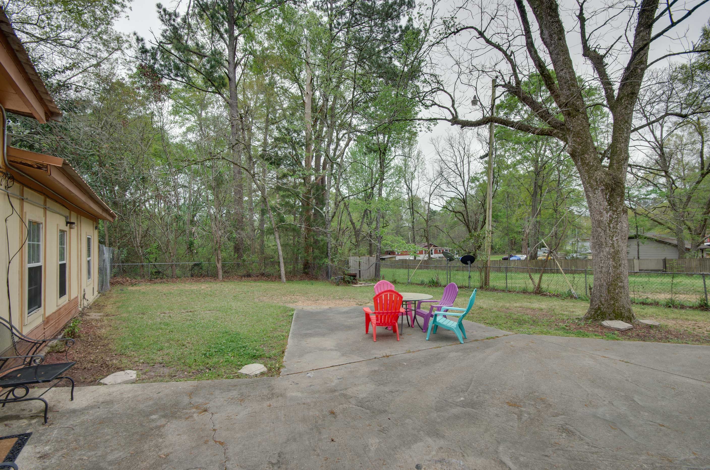 Shared Backyard | Outdoor Seating