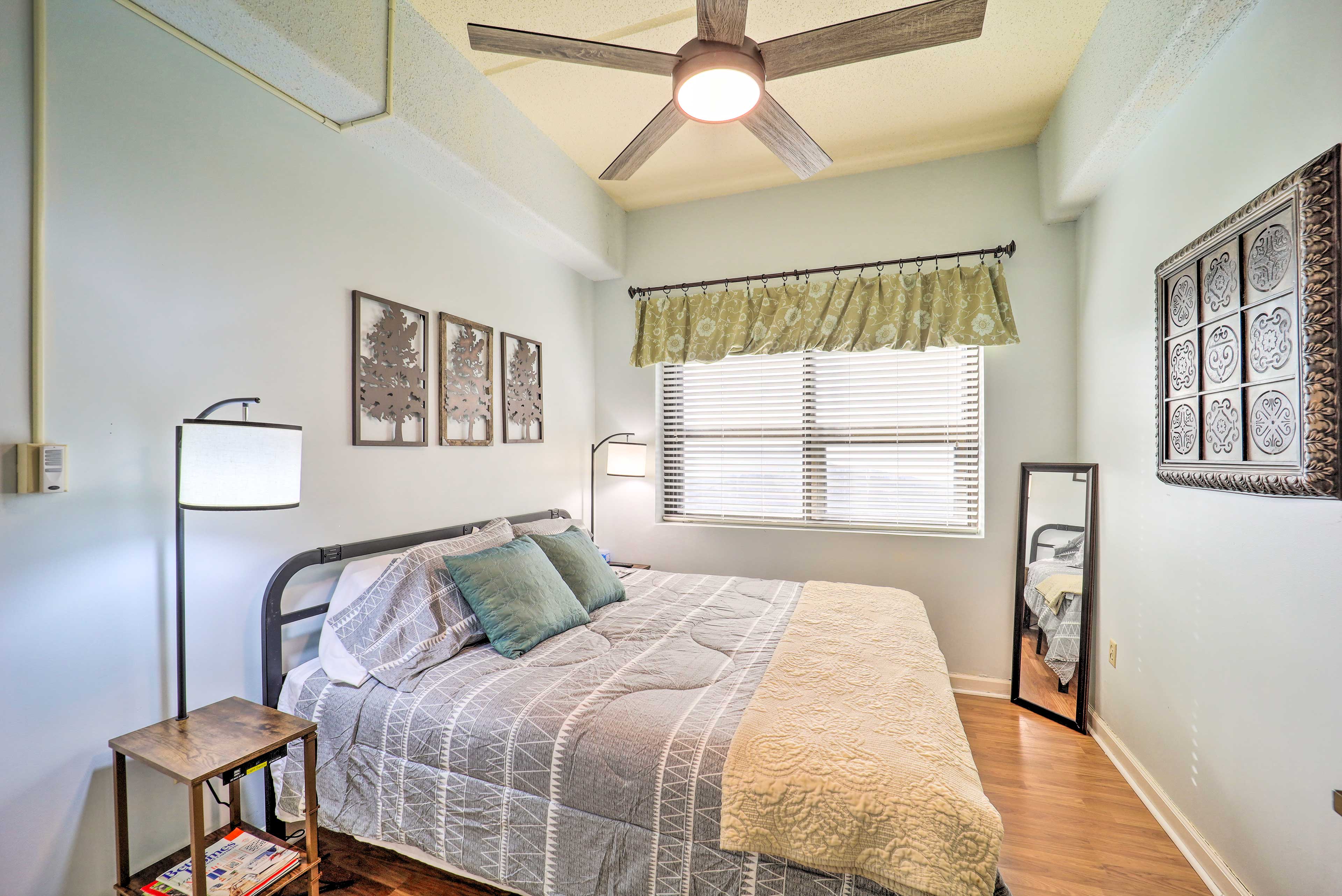 Bedroom 1 | King Bed | Smart TV | Linens Provided